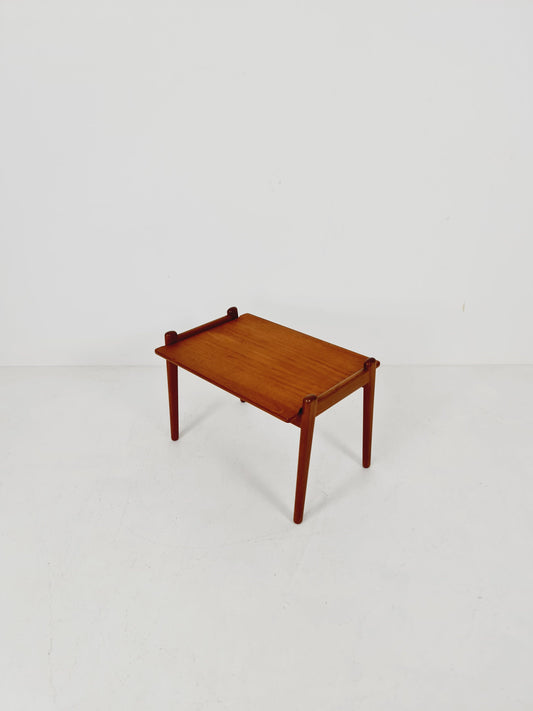 Norwegian vintage side table model vanet by Frederik Kayser, Norway, 1950s