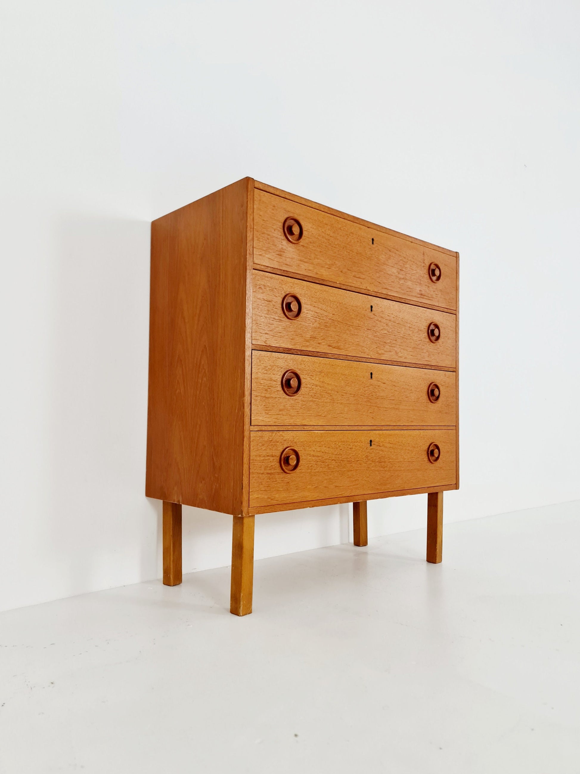 Midcentury danish design chest of drawers / drawer dresser /4 drawers cabinet, 1960s