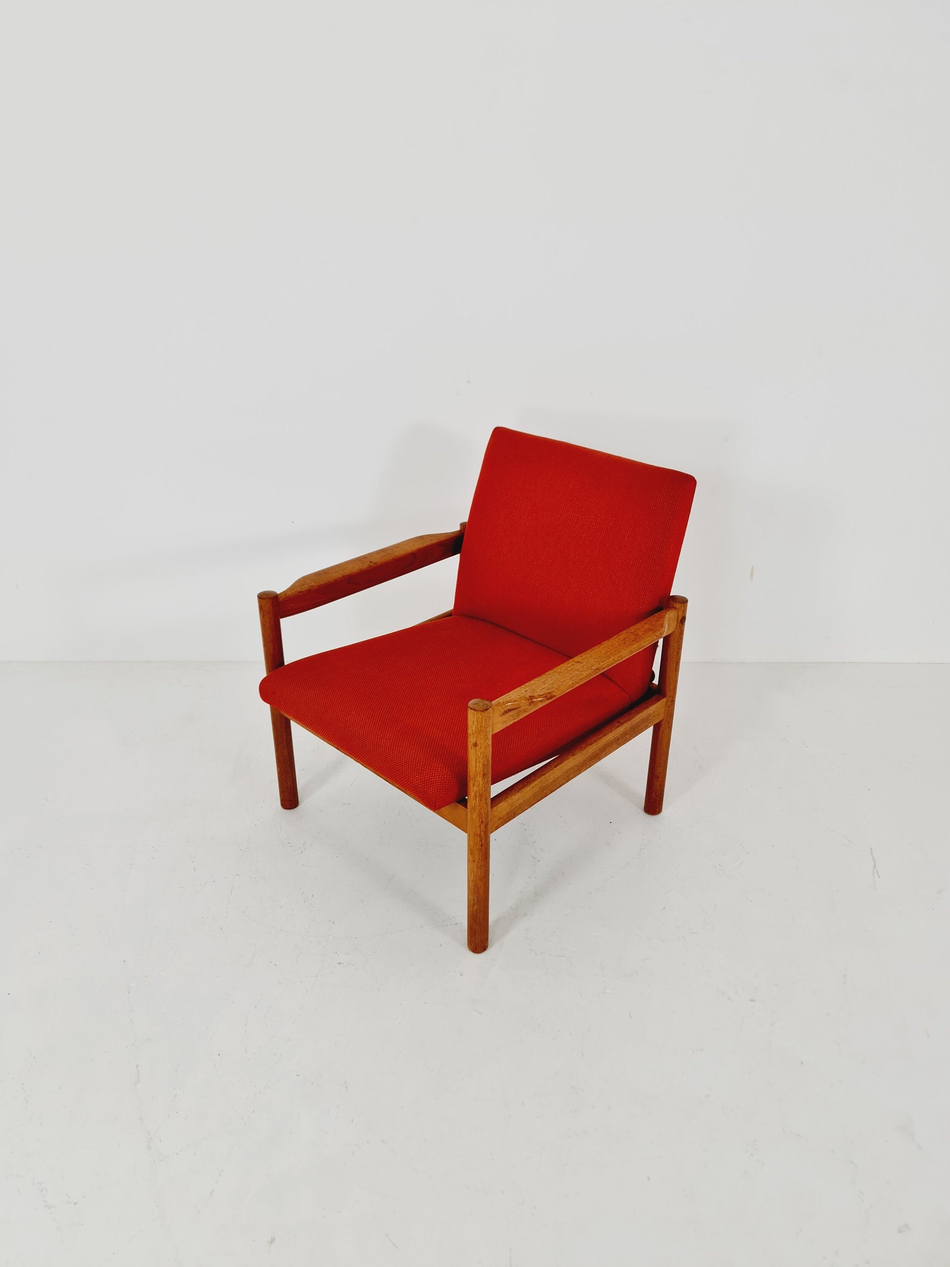 Midcentury Swedish lounge chair oak by Oiva Parviainen, Futura Möbler AB, Tibro, 1960s