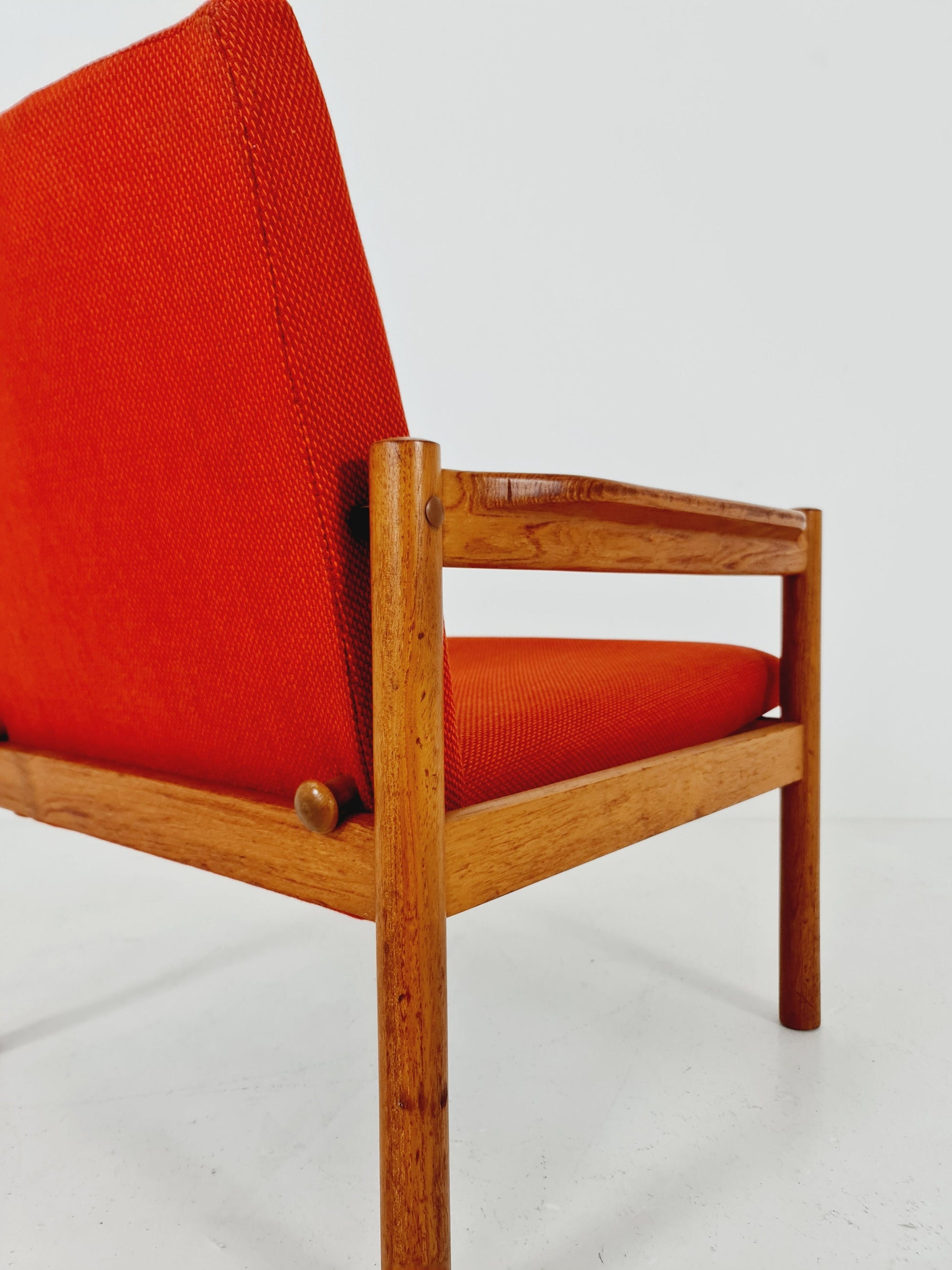 Midcentury Swedish lounge chair oak by Oiva Parviainen, Futura Möbler AB, Tibro, 1960s