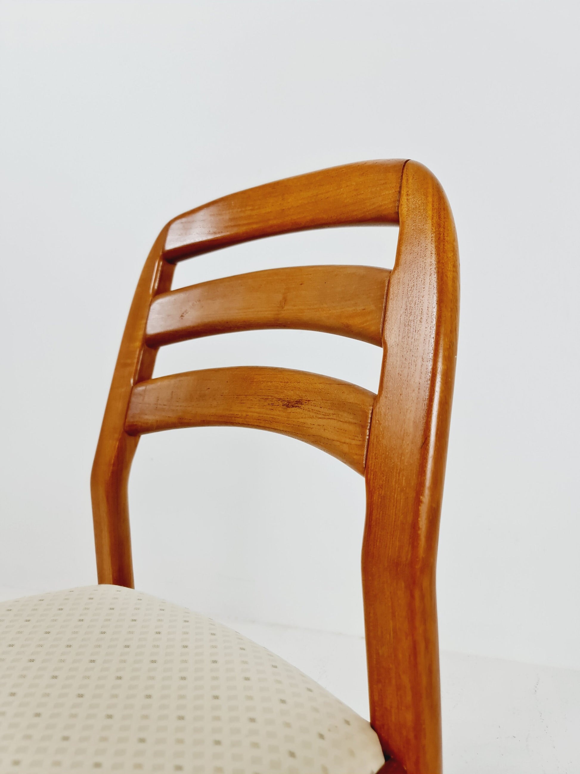Mid Century Danish solid teak dining Chairs by Dyrlund, 1960s