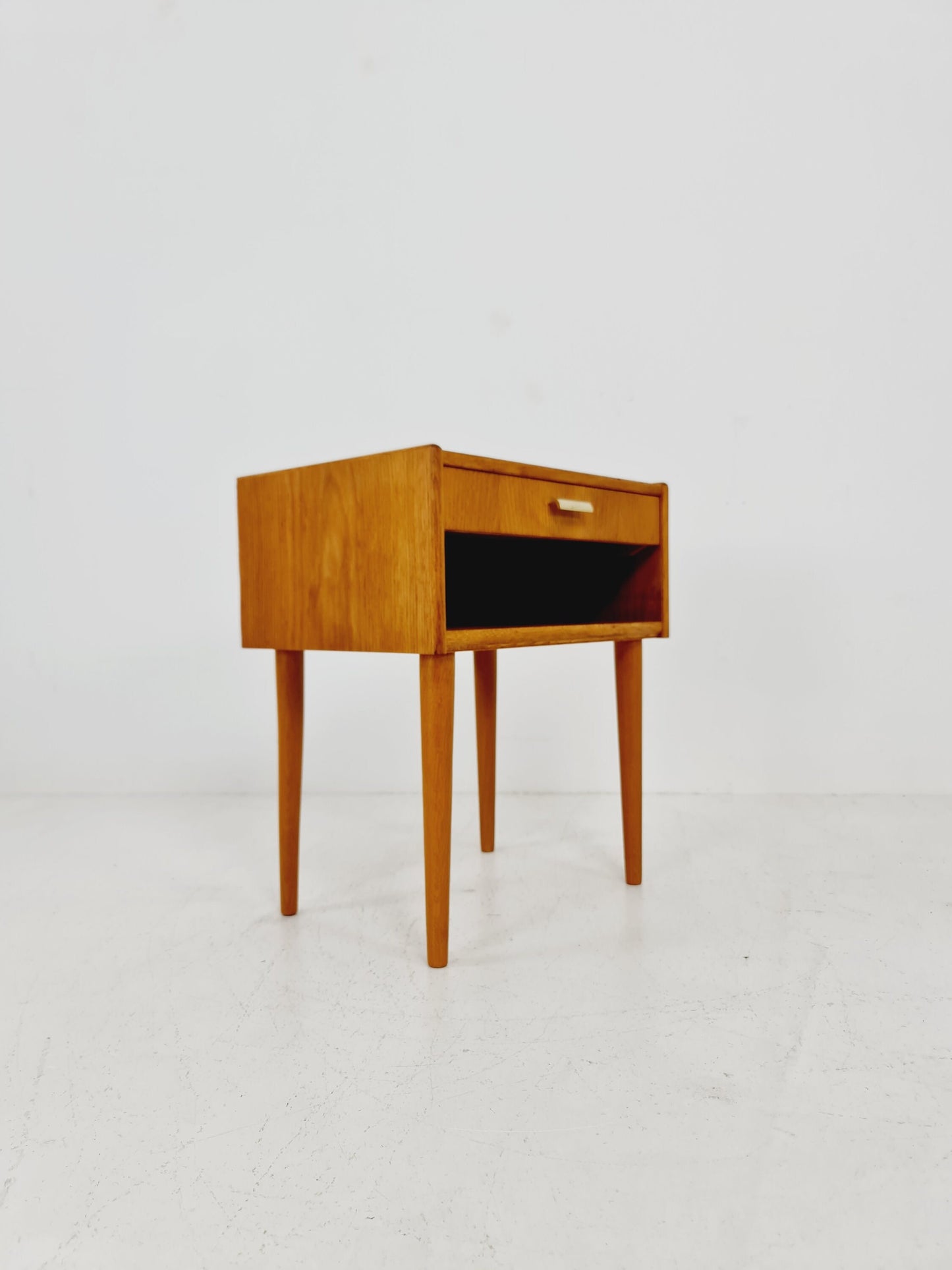 Mid century Scandinavian oak side table / bedside table, 1960s