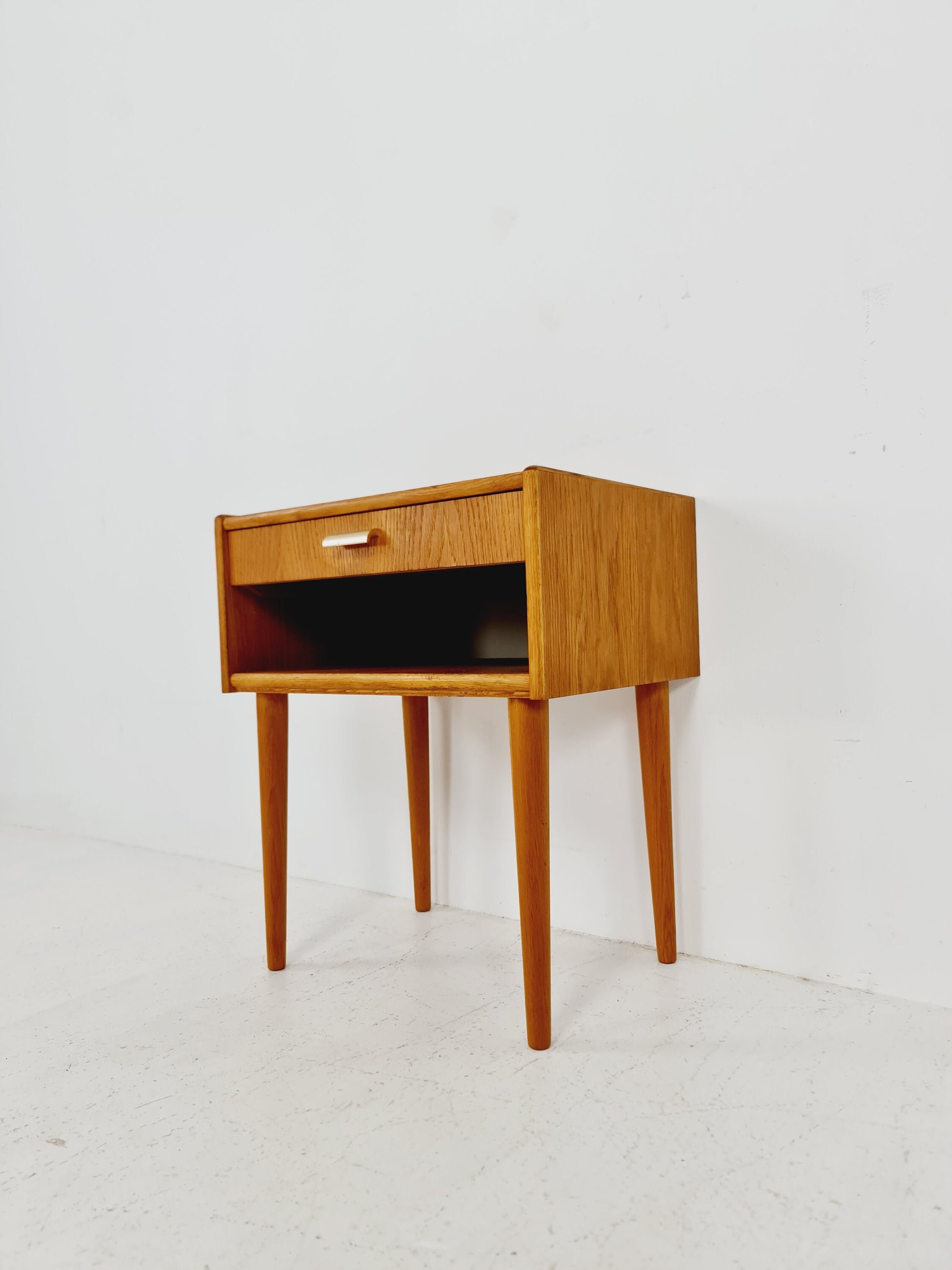 Mid century Scandinavian oak side table / bedside table, 1960s