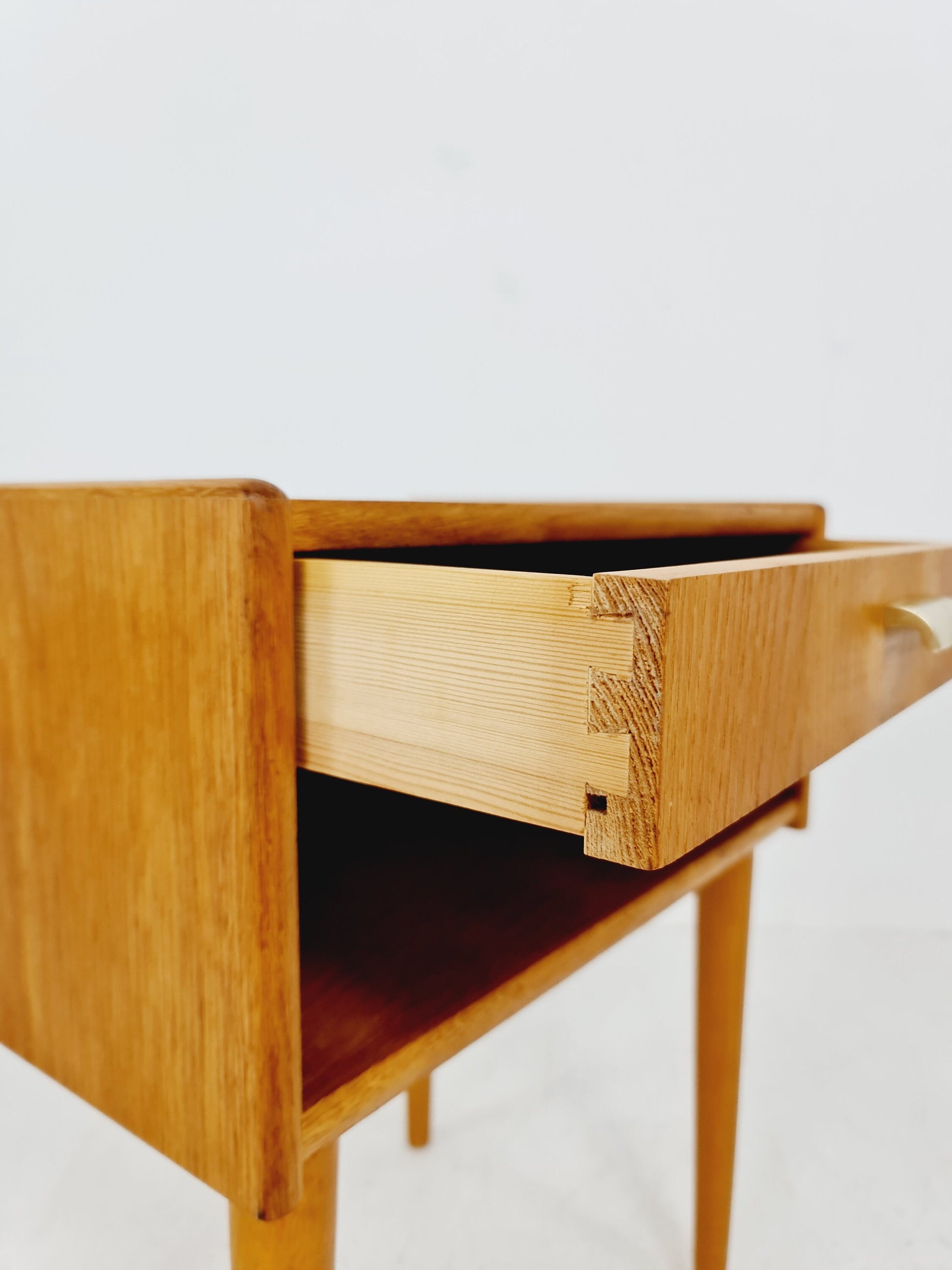 Mid century Scandinavian oak side table / bedside table, 1960s