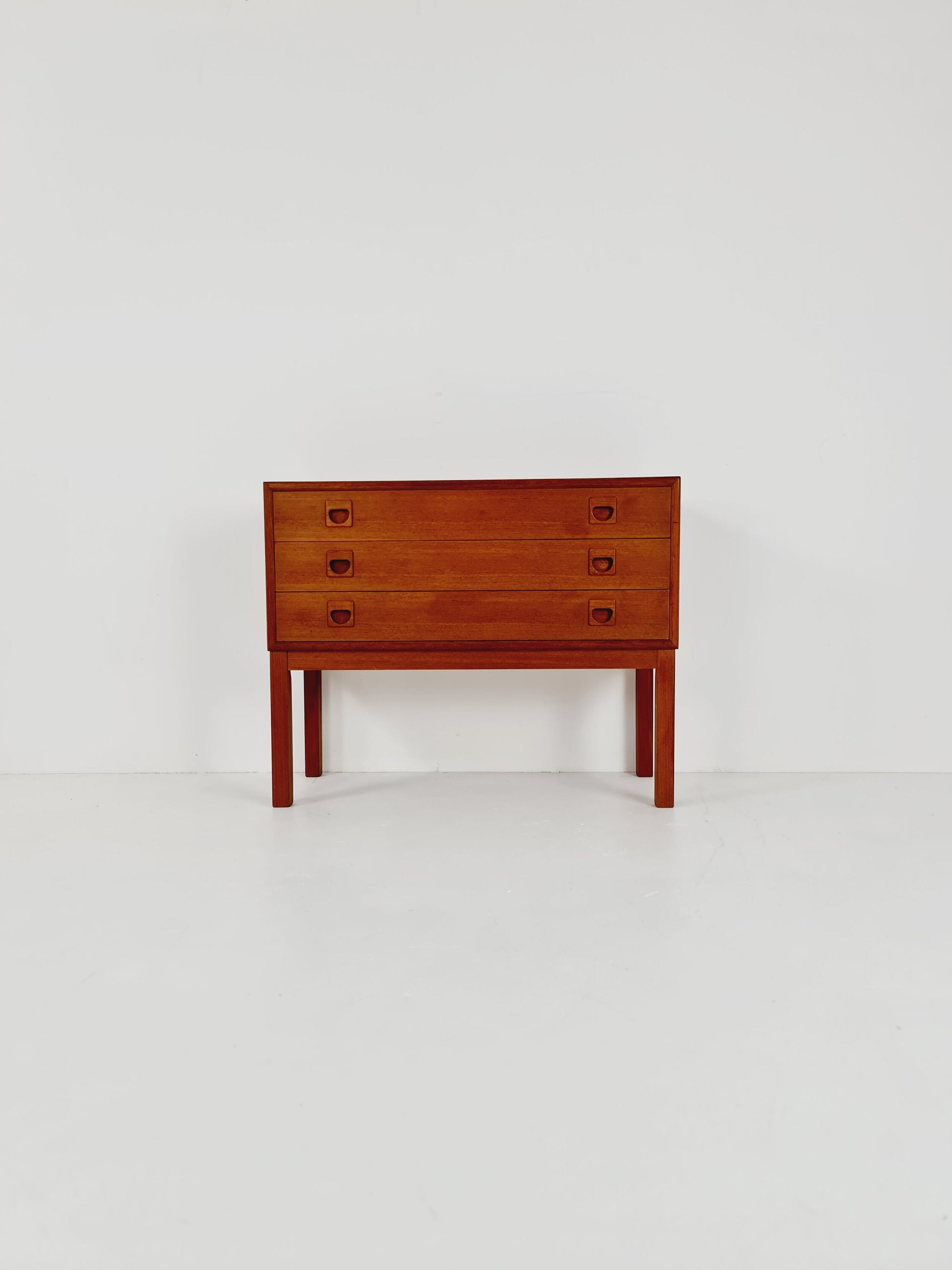 Midcentury Danish design chest of drawers / drawer dresser /3 drawers cabinet, 1960s