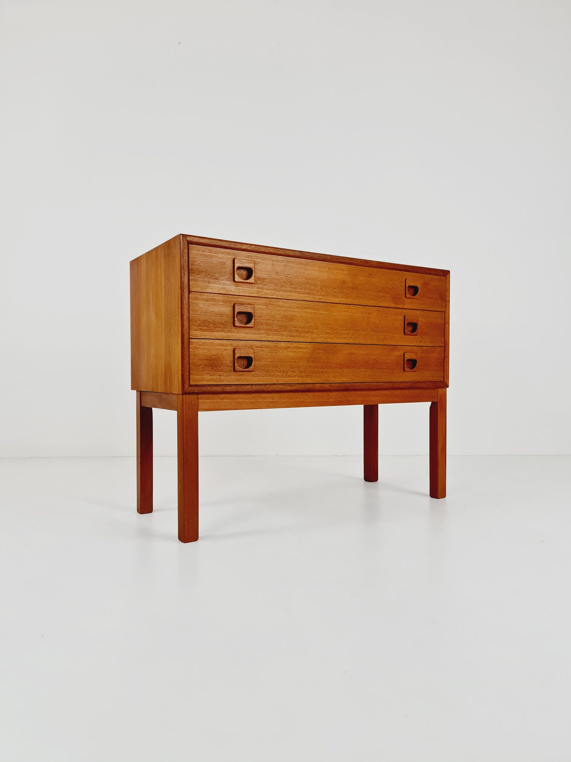 Midcentury Danish design chest of drawers / drawer dresser /3 drawers cabinet, 1960s