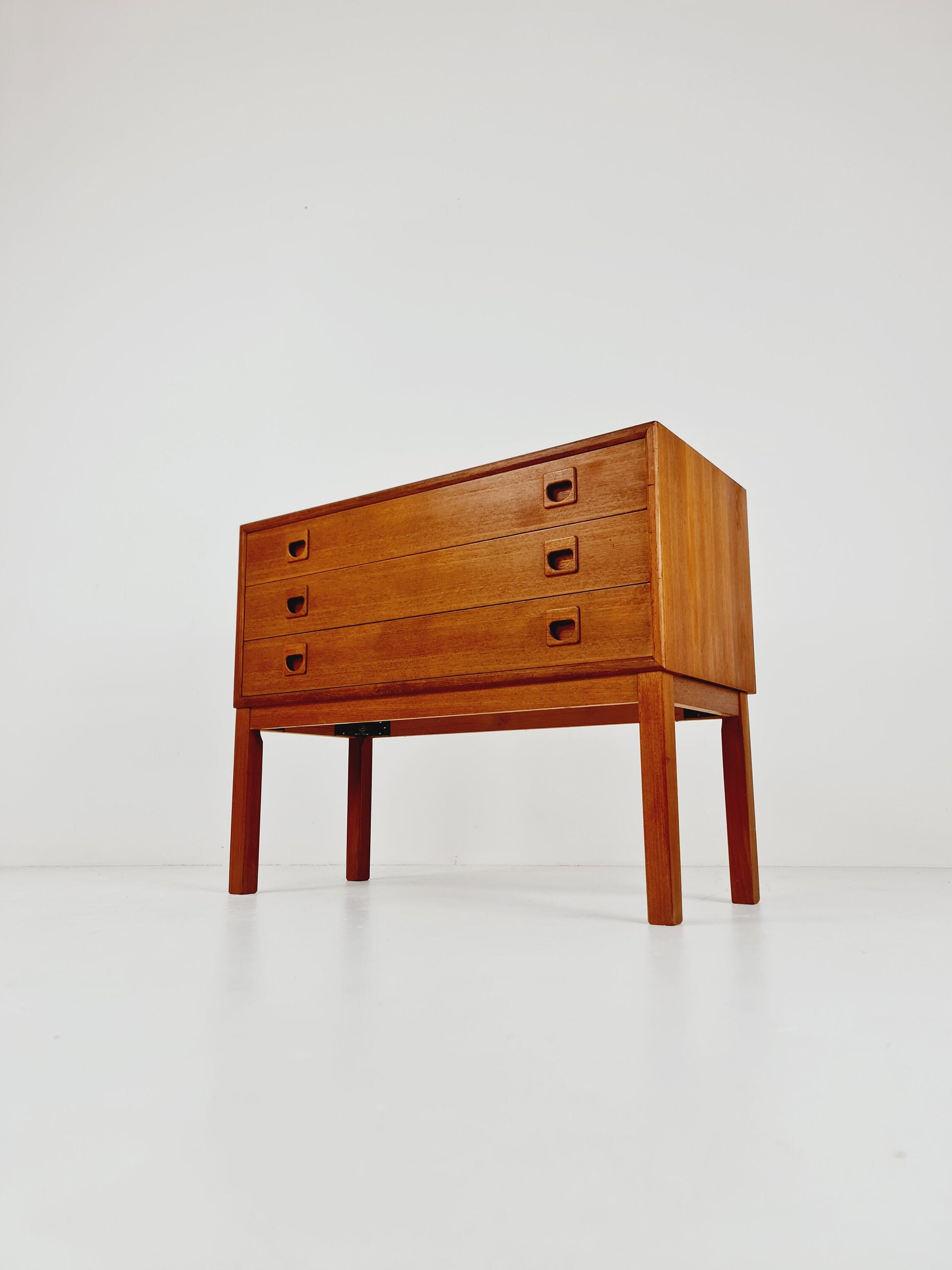 Midcentury Danish design chest of drawers / drawer dresser /3 drawers cabinet, 1960s