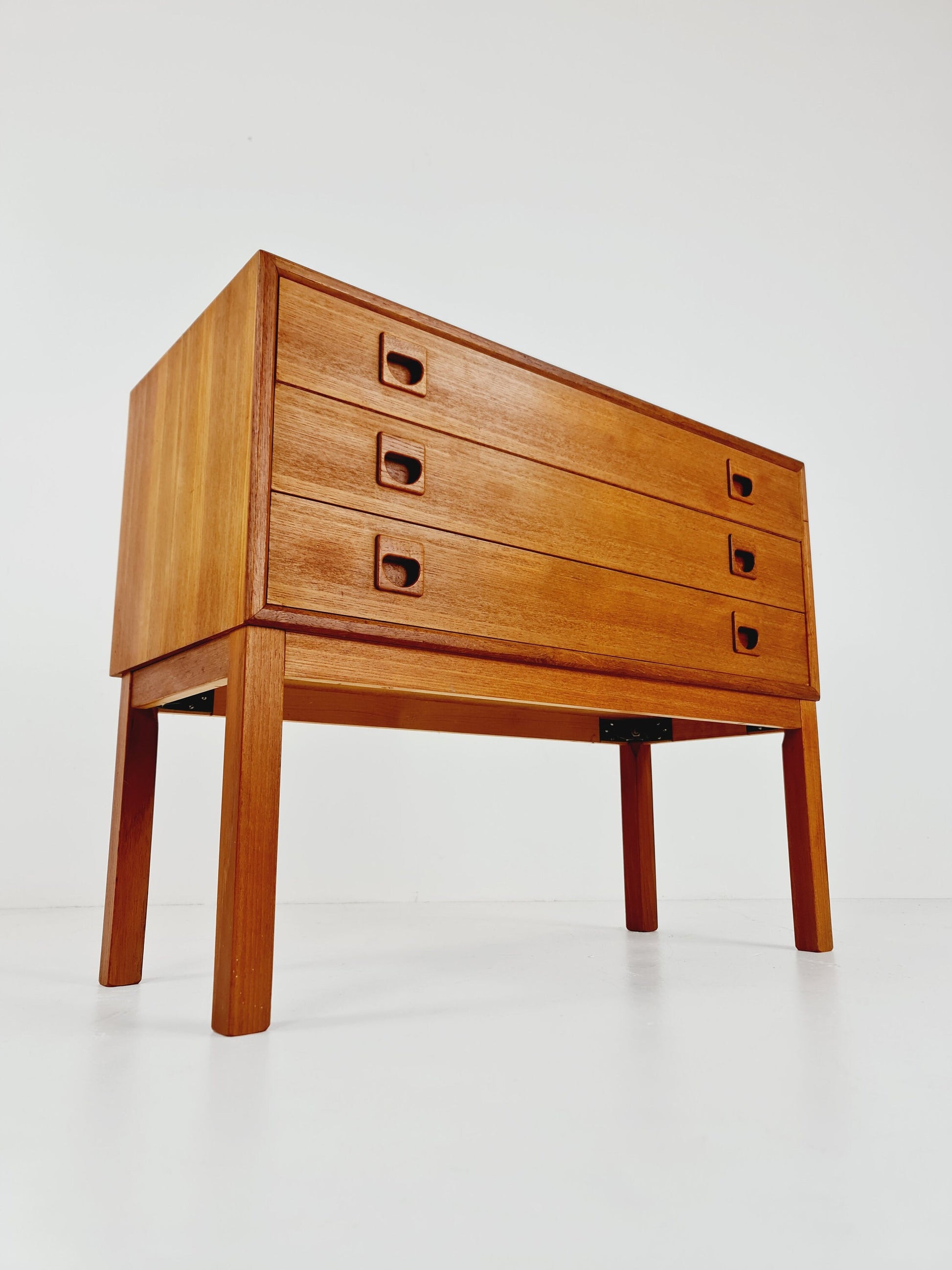 Midcentury Danish design chest of drawers / drawer dresser /3 drawers cabinet, 1960s