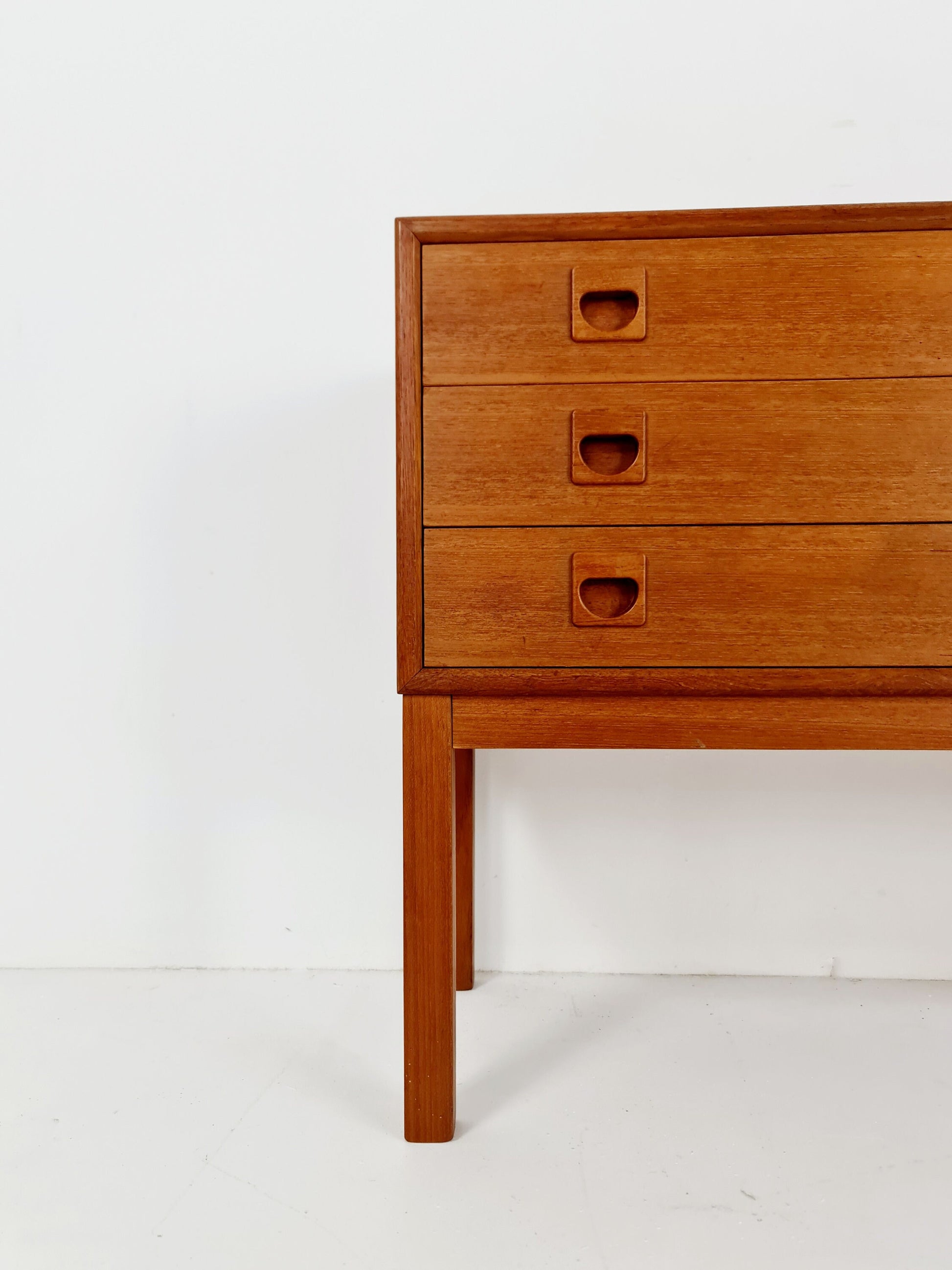 Midcentury Danish design chest of drawers / drawer dresser /3 drawers cabinet, 1960s