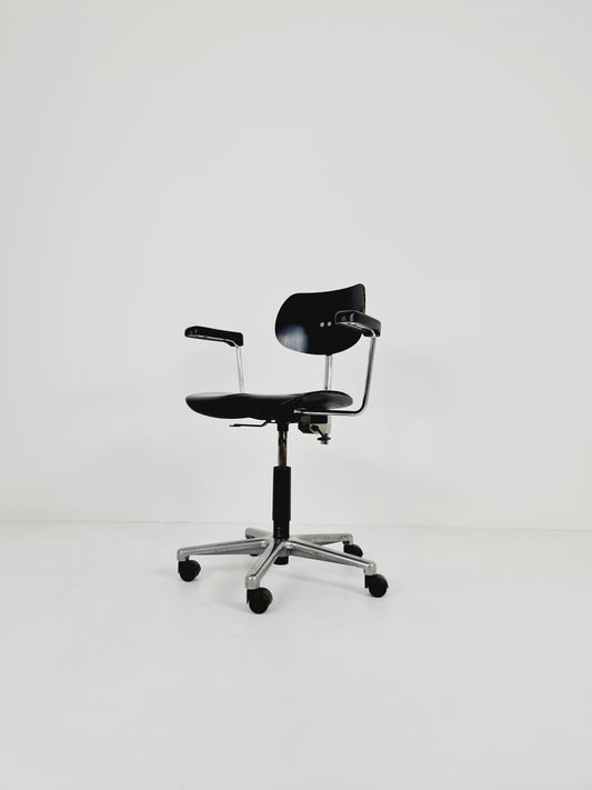 German Swivel chair model '' S 197 R '' by Egon Eiermann for Wilde & Spieth 1950s