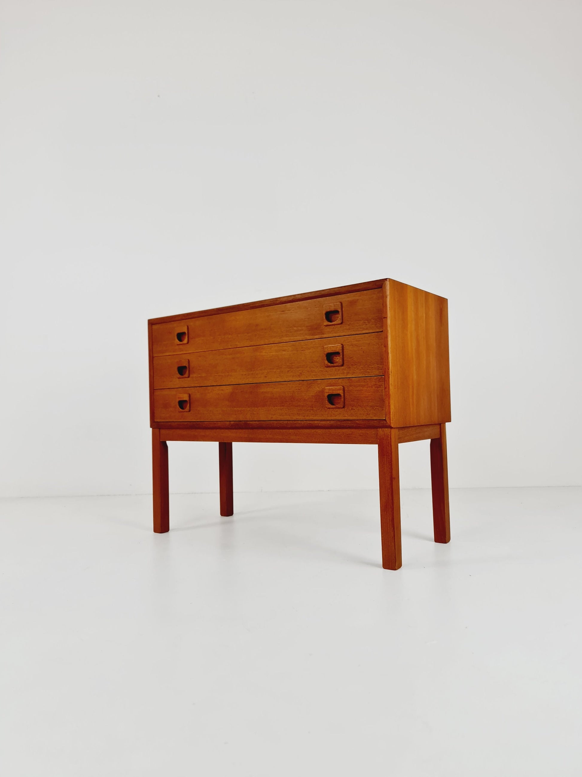 Midcentury Danish design chest of drawers / drawer dresser /3 drawers cabinet, 1960s
