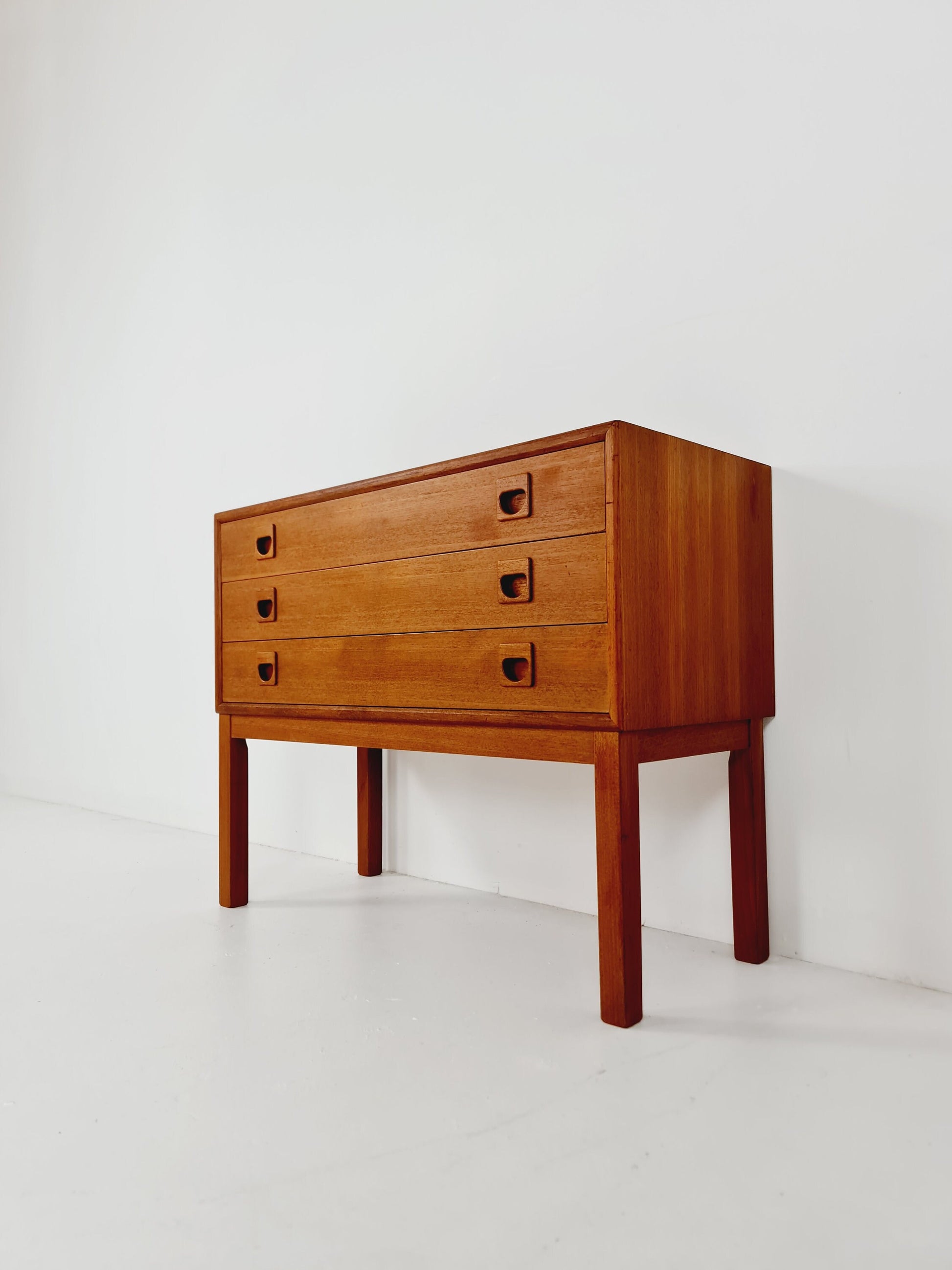 Midcentury Danish design chest of drawers / drawer dresser /3 drawers cabinet, 1960s