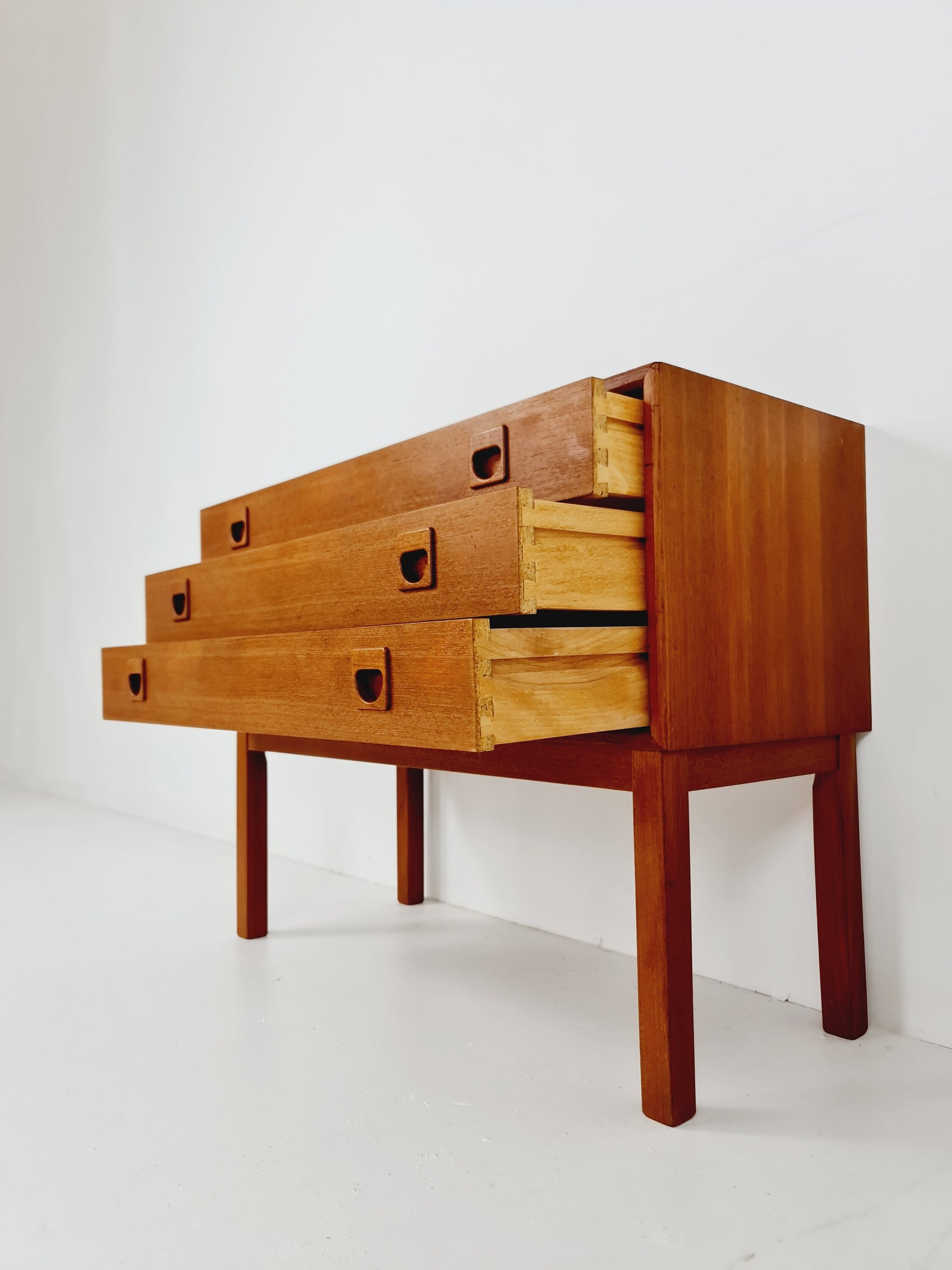 Midcentury Danish design chest of drawers / drawer dresser /3 drawers cabinet, 1960s