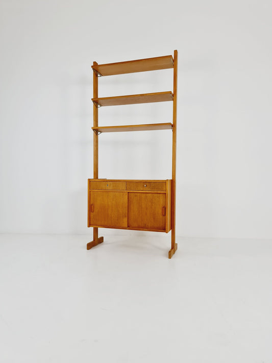 Danish freestanding Midcentury vintage bookshelf system / bookcase oak by Bengt Ruda, 1960s