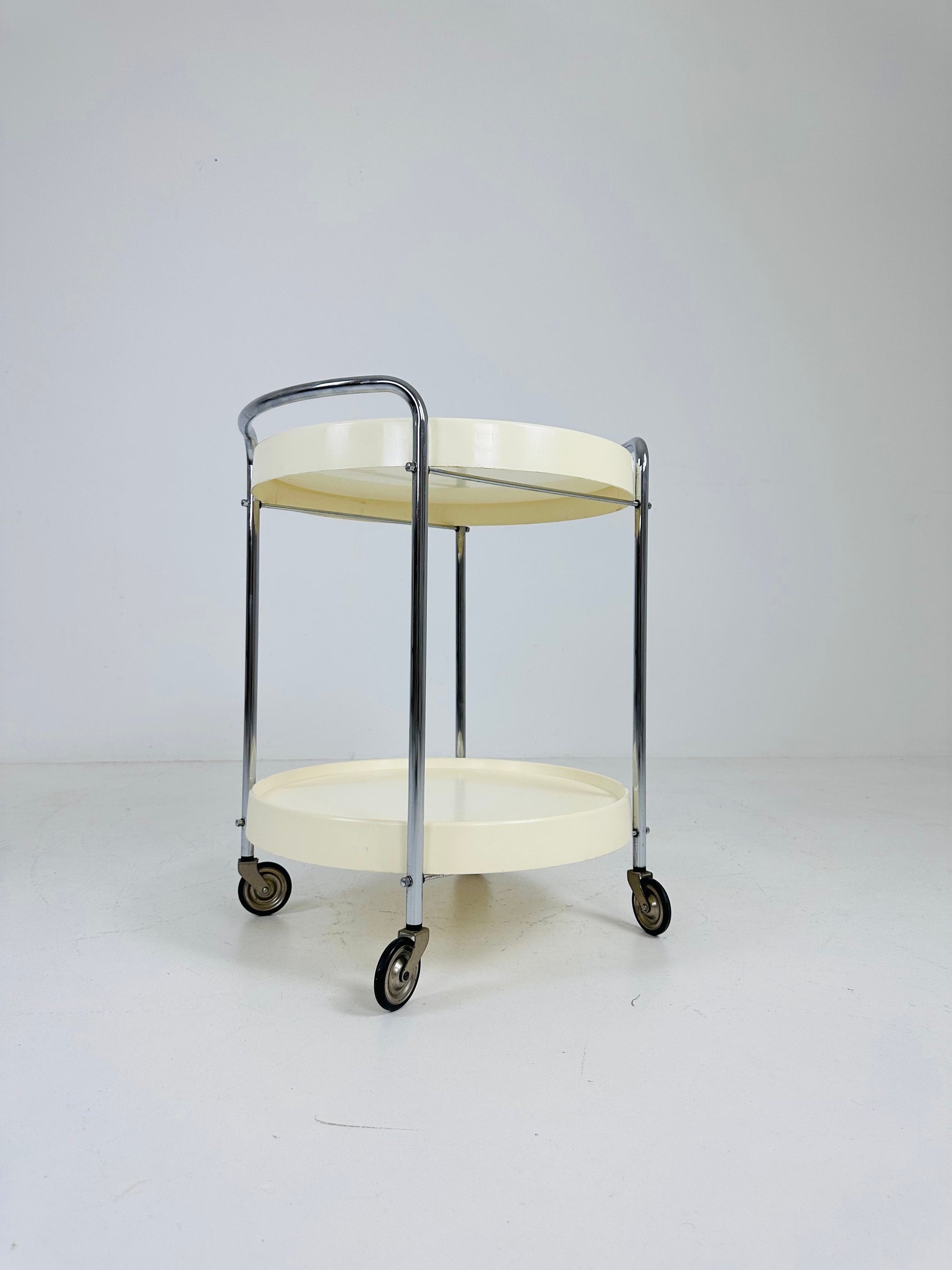 Mid-century Plastic and metal chrome round Italian bar Trolley 1950s