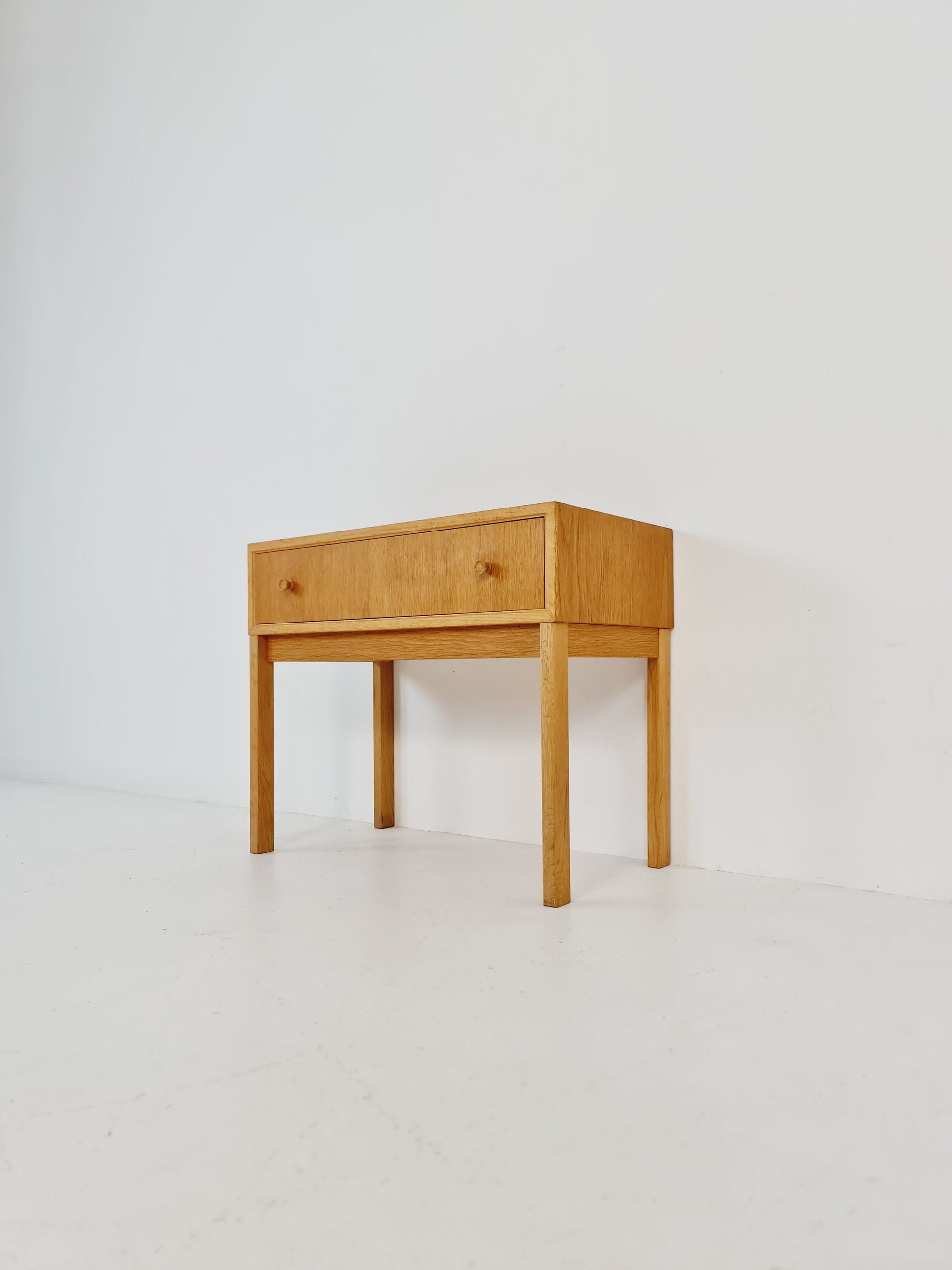 Danish Oak hallway table/Side table by Aksel Kjersgaard Odder Denmark, 1960s