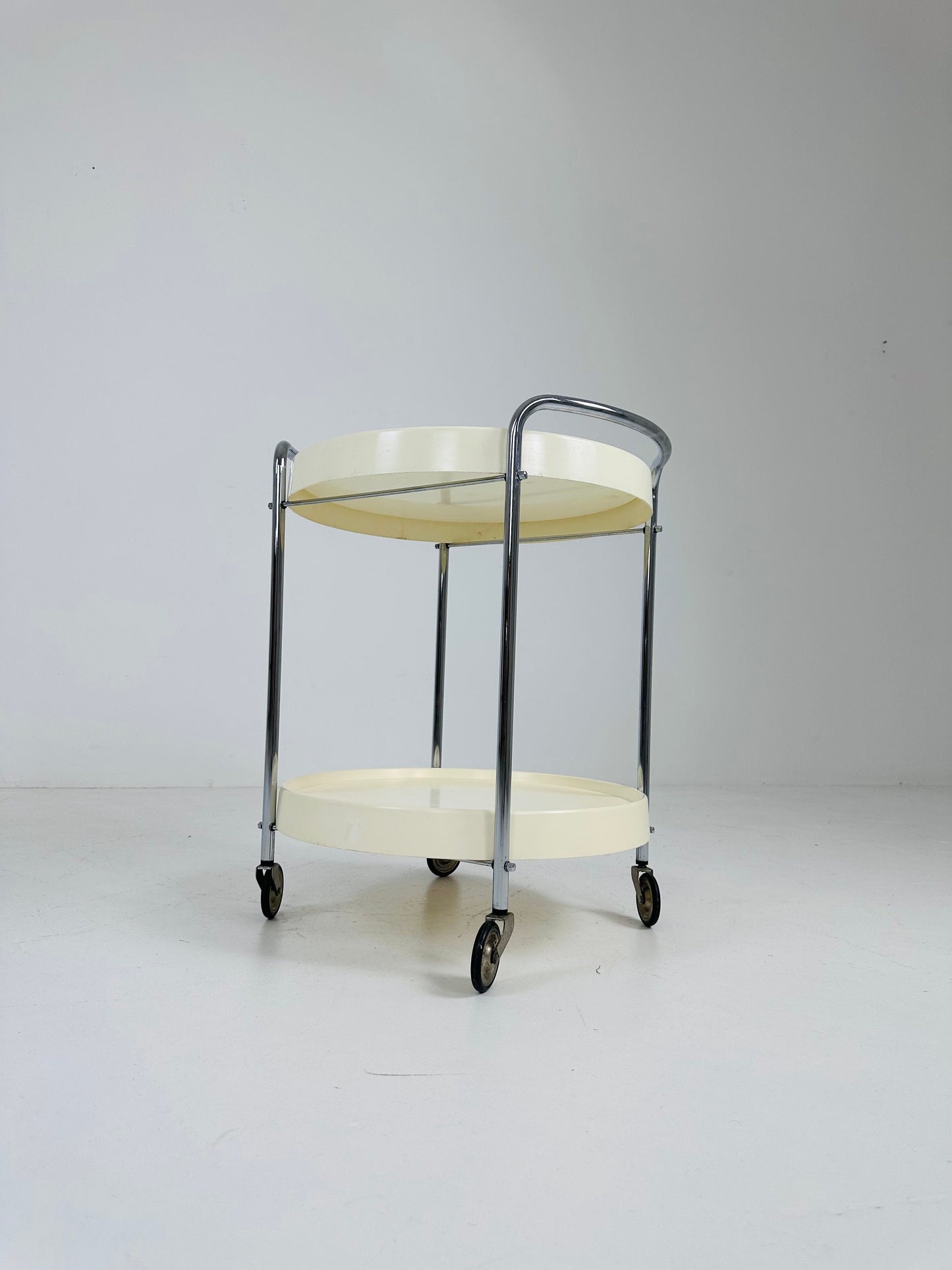 Mid-century Plastic and metal chrome round Italian bar Trolley 1950s
