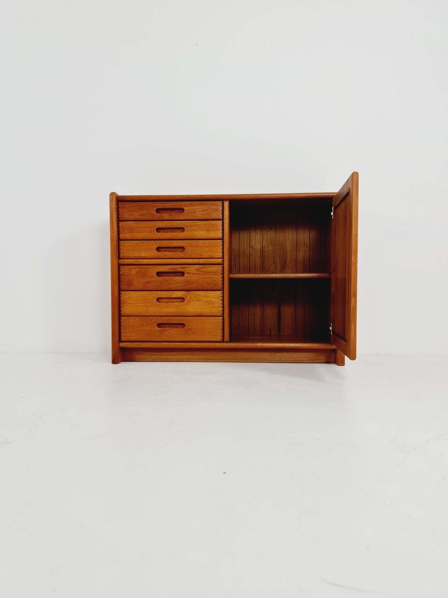 Midcentury Danish chest of drawers / drawer dresser /6 drawer solid teak tallboy by Dyrlund, 1960s