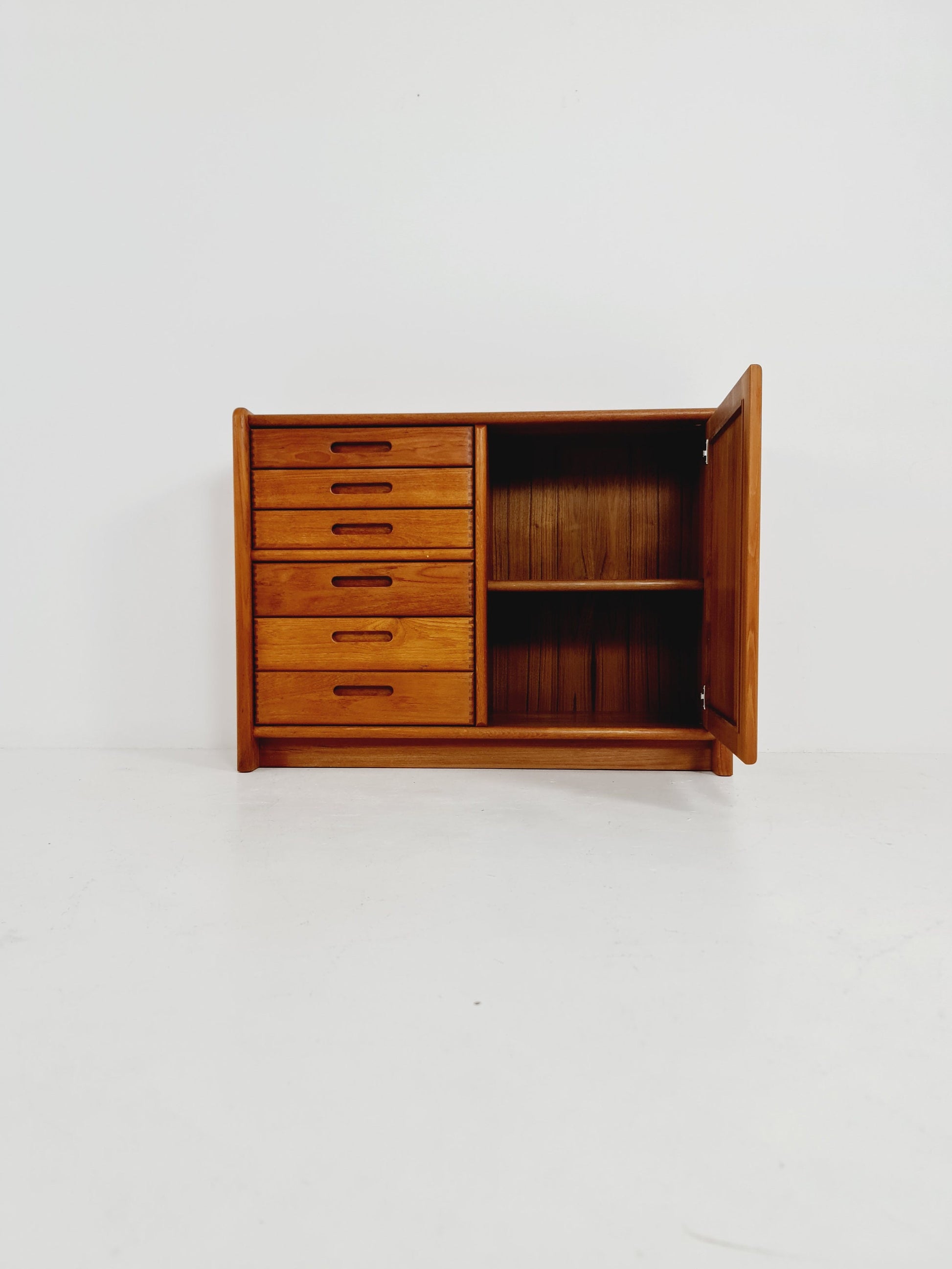 Midcentury Danish chest of drawers / drawer dresser /6 drawer solid teak tallboy by Dyrlund, 1960s