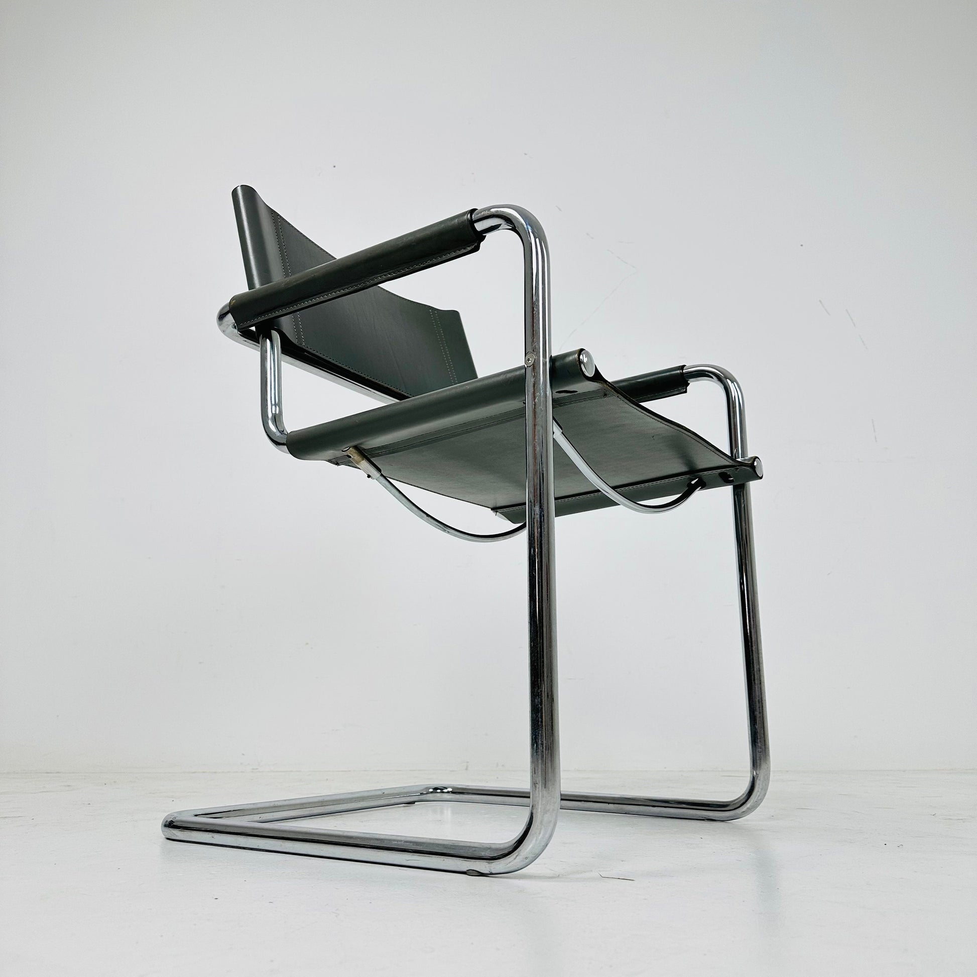 vintage Matteo Grassi Mg5 leather cantilevered chairs by Mart Stam italy 1980s