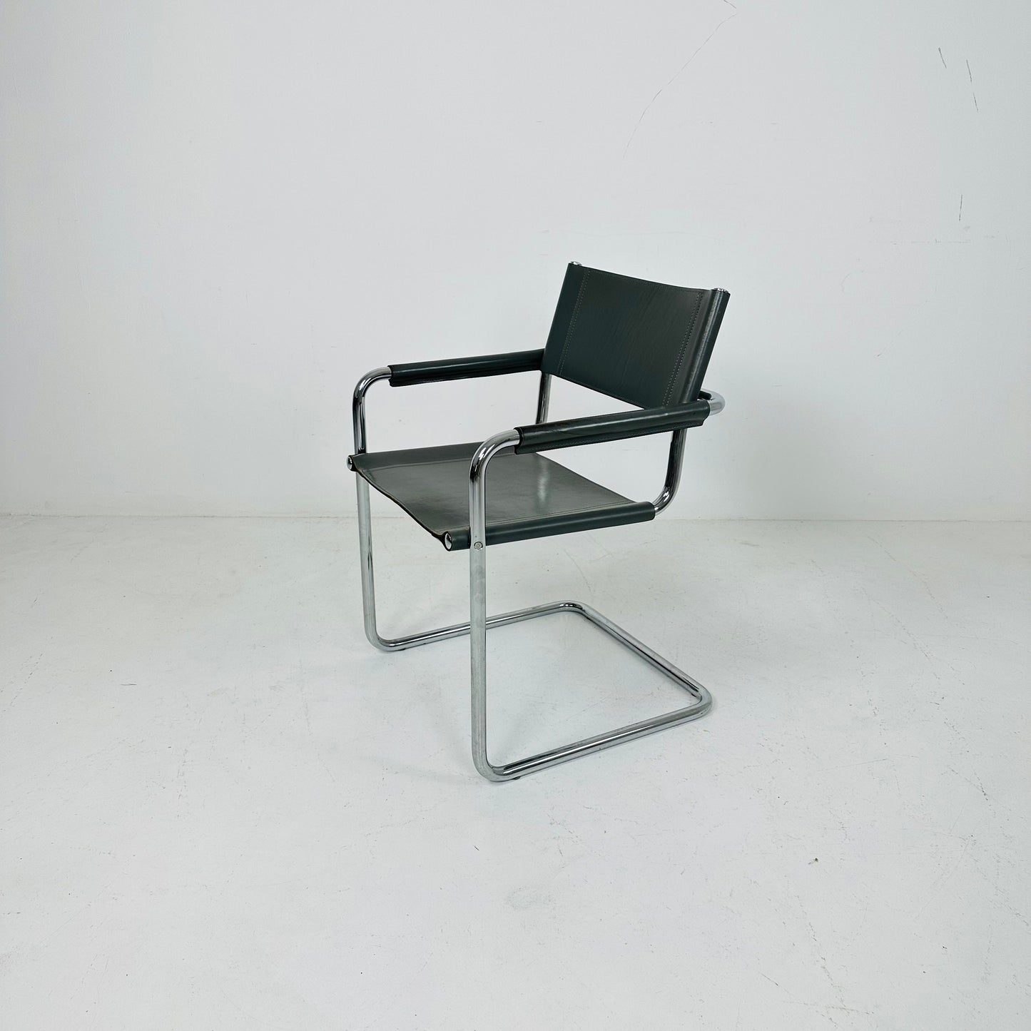 vintage Matteo Grassi Mg5 leather cantilevered chairs by Mart Stam italy 1980s