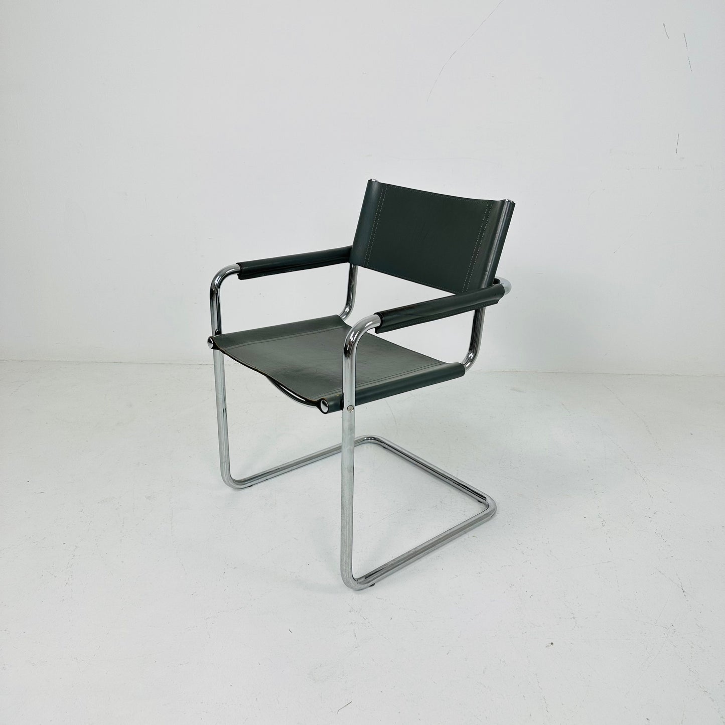 vintage Matteo Grassi Mg5 leather cantilevered chairs by Mart Stam italy 1980s