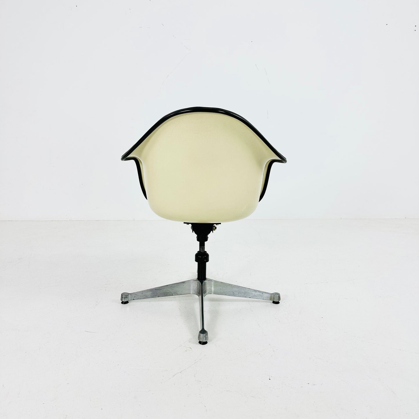 Fiberglass Swivel Chairs by Ray & Charles Eames for Herman Miller, 1960s