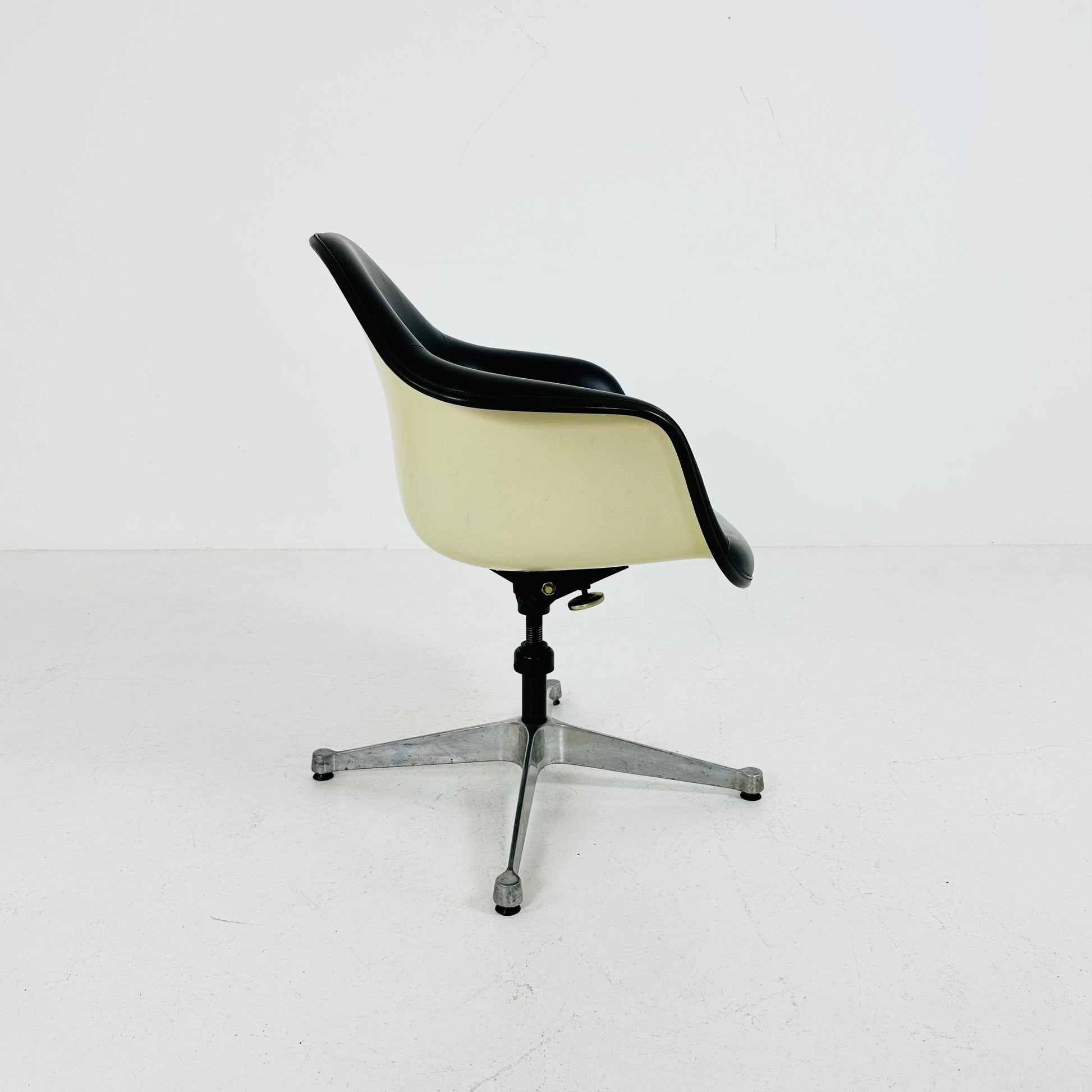 Fiberglass Swivel Chairs by Ray & Charles Eames for Herman Miller, 1960s