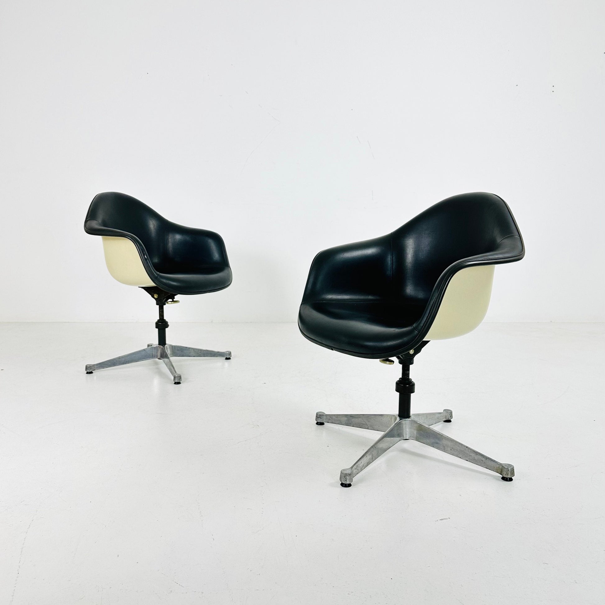 Fiberglass Swivel Chairs by Ray & Charles Eames for Herman Miller, 1960s
