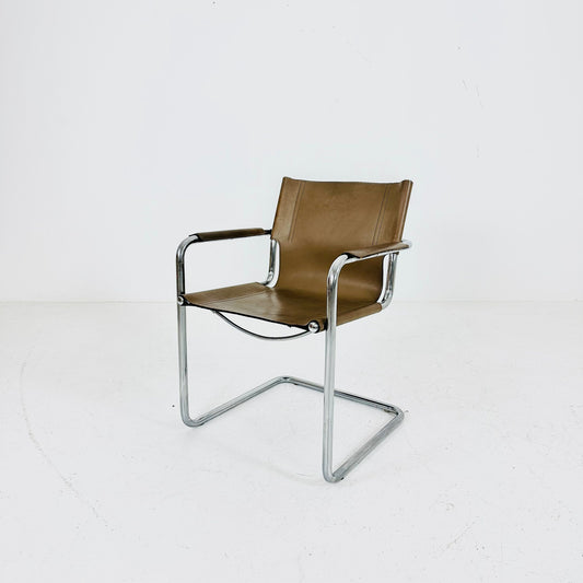 Matteo Grassi visitor leather chair in Cappuccino cream leather 1970s Italy