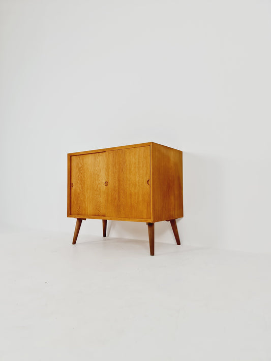 Mid-century Danish vintage Oak hallway cabinet, sideboard, By cadovious 1960s