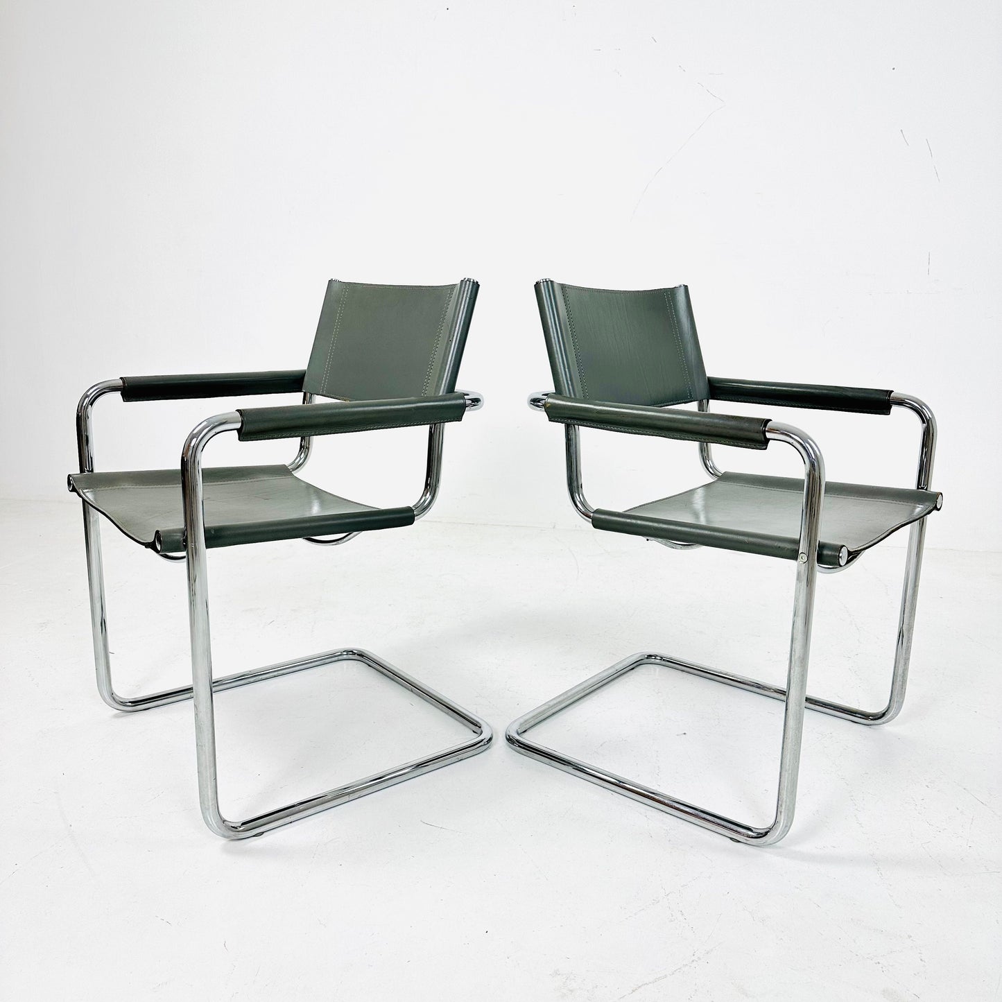 Set of 2 vintage Matteo Grassi Mg5 leather cantilevered chairs by Mart Stam italy 1980s