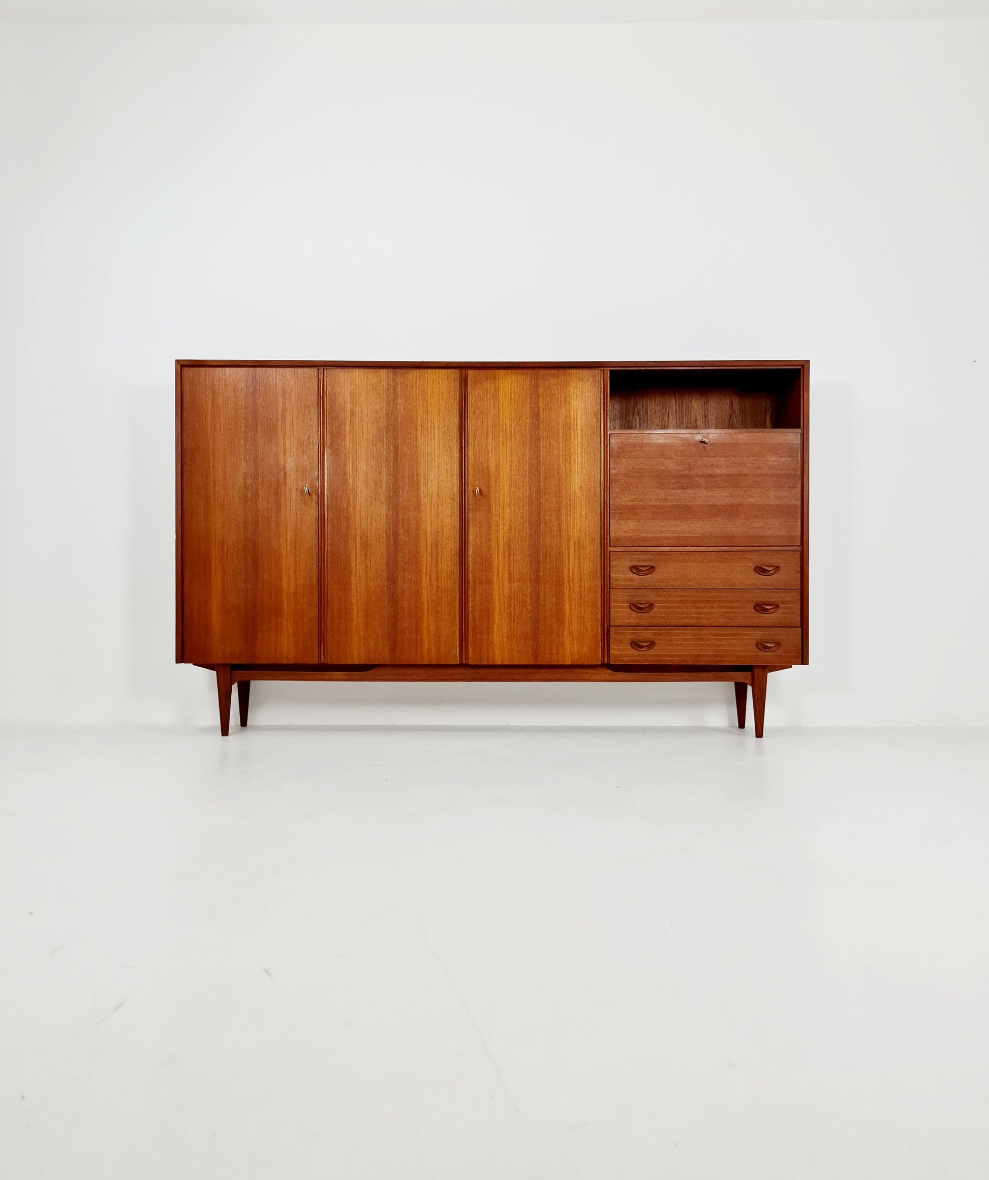 Grandeur Mid-Century German vintage highboard, Sideboard by Ernst Dieter Hilker for Omnia 1960s