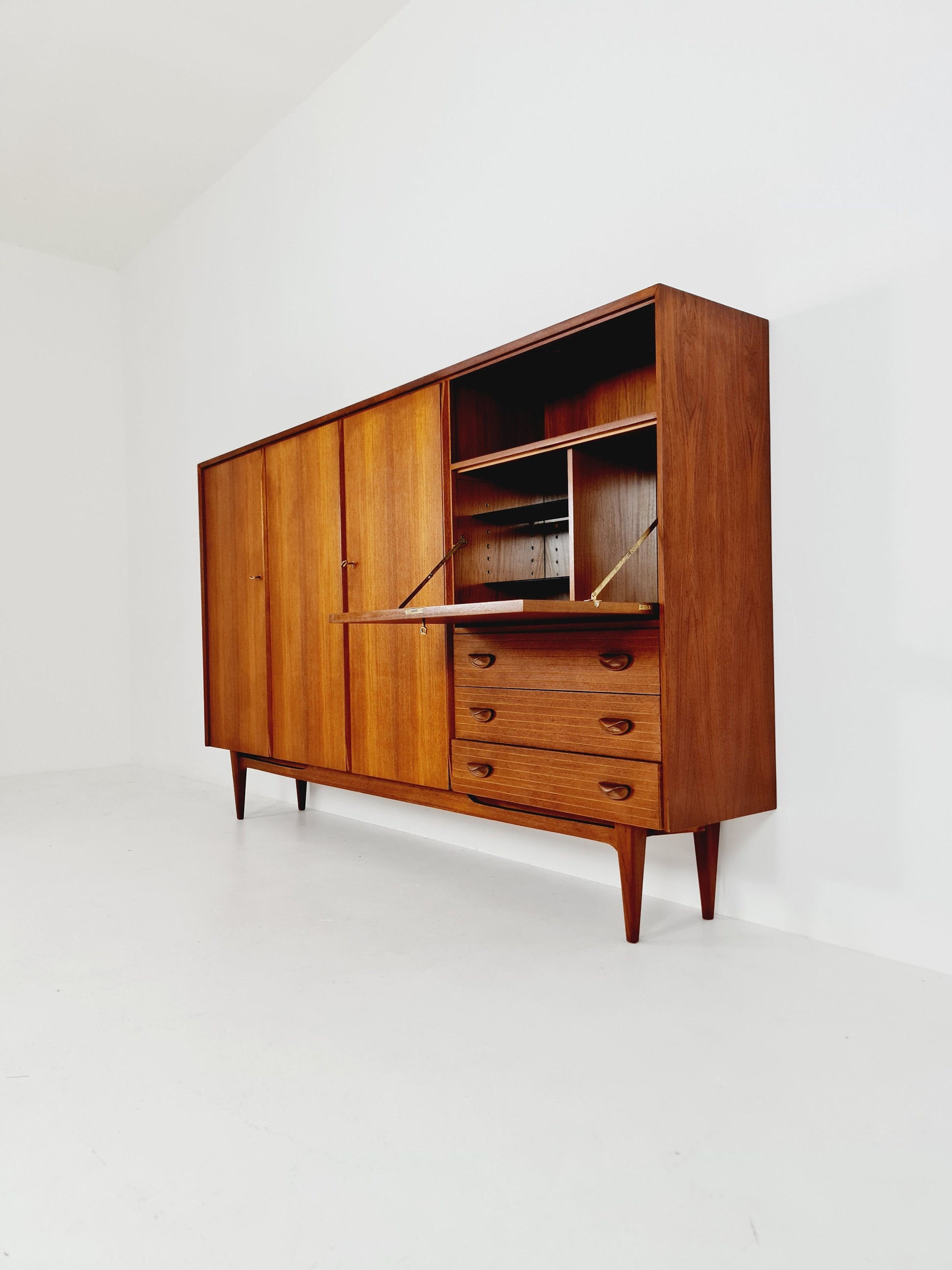 Grandeur Mid-Century German vintage highboard, Sideboard by Ernst Dieter Hilker for Omnia 1960s