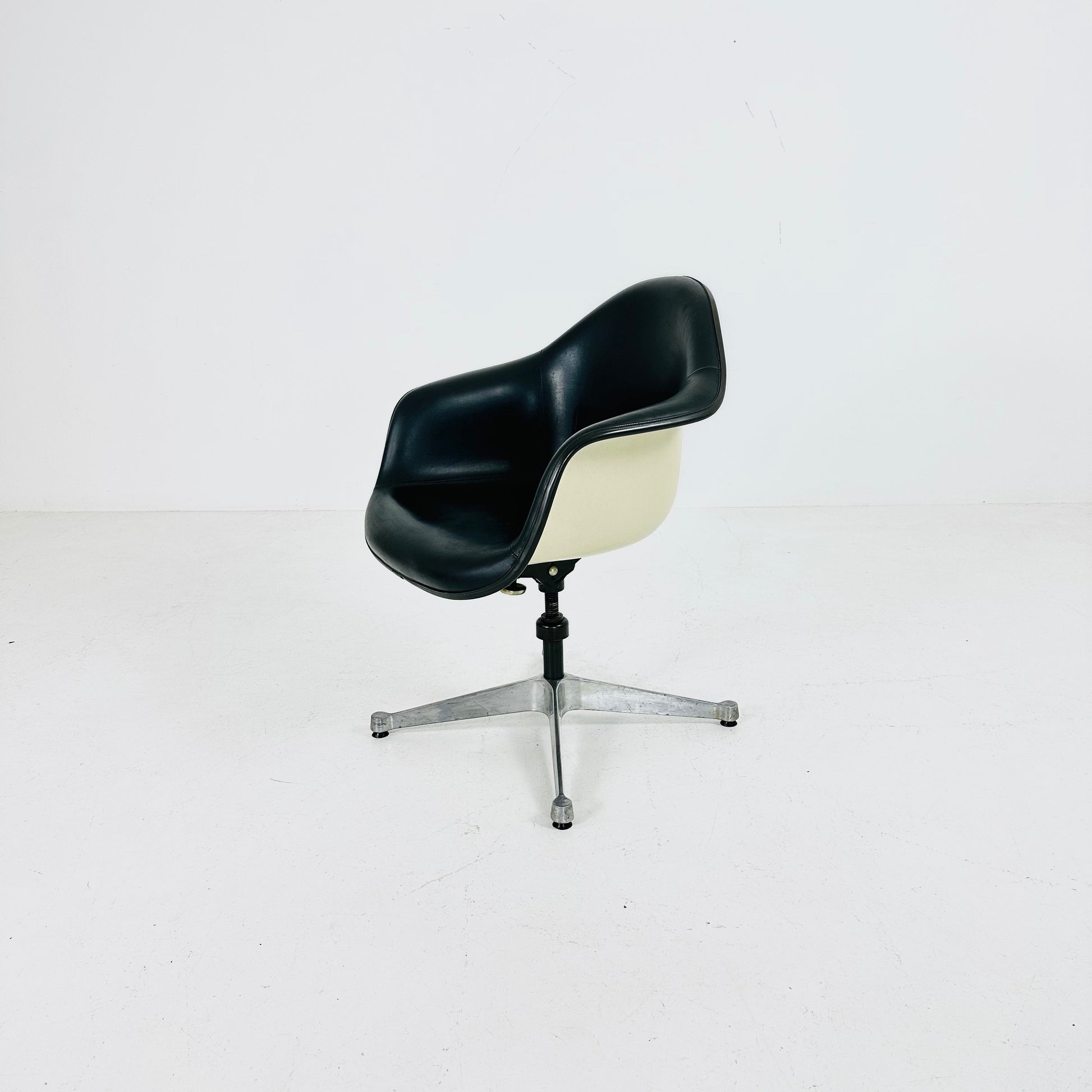 Fiberglass Swivel Chairs by Ray & Charles Eames for Herman Miller, 1960s