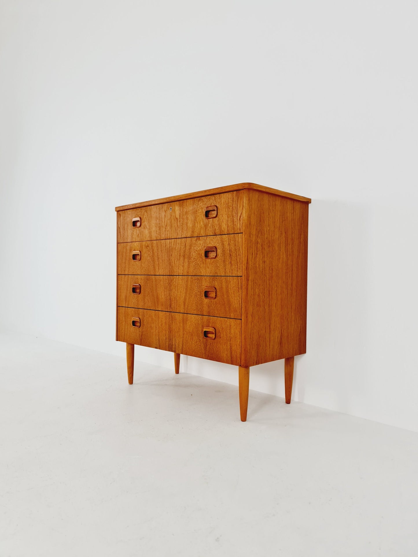 Midcentury danish design chest of drawers / drawer dresser /4 drawers cabinet, 1960s