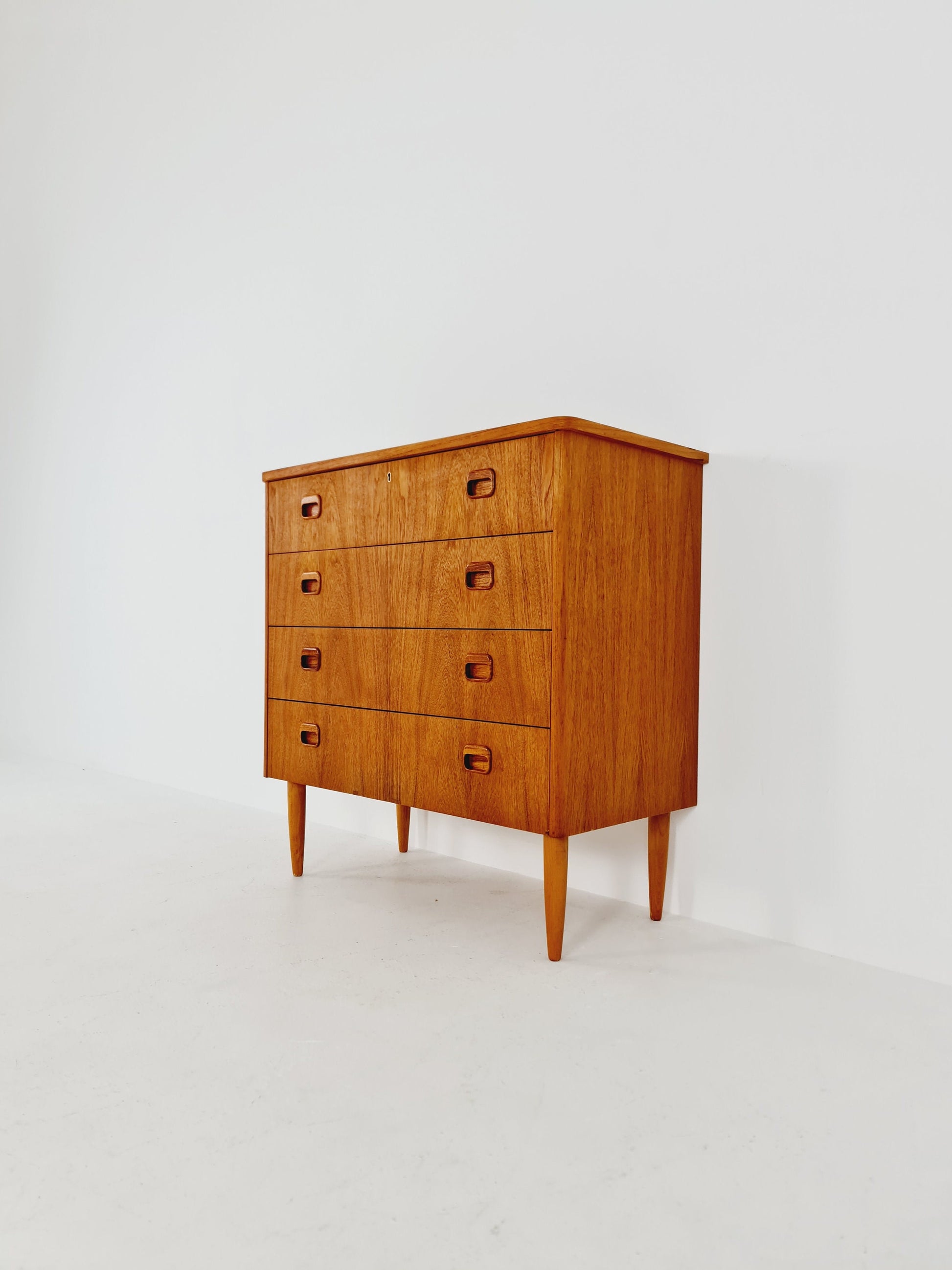 Midcentury danish design chest of drawers / drawer dresser /4 drawers cabinet, 1960s
