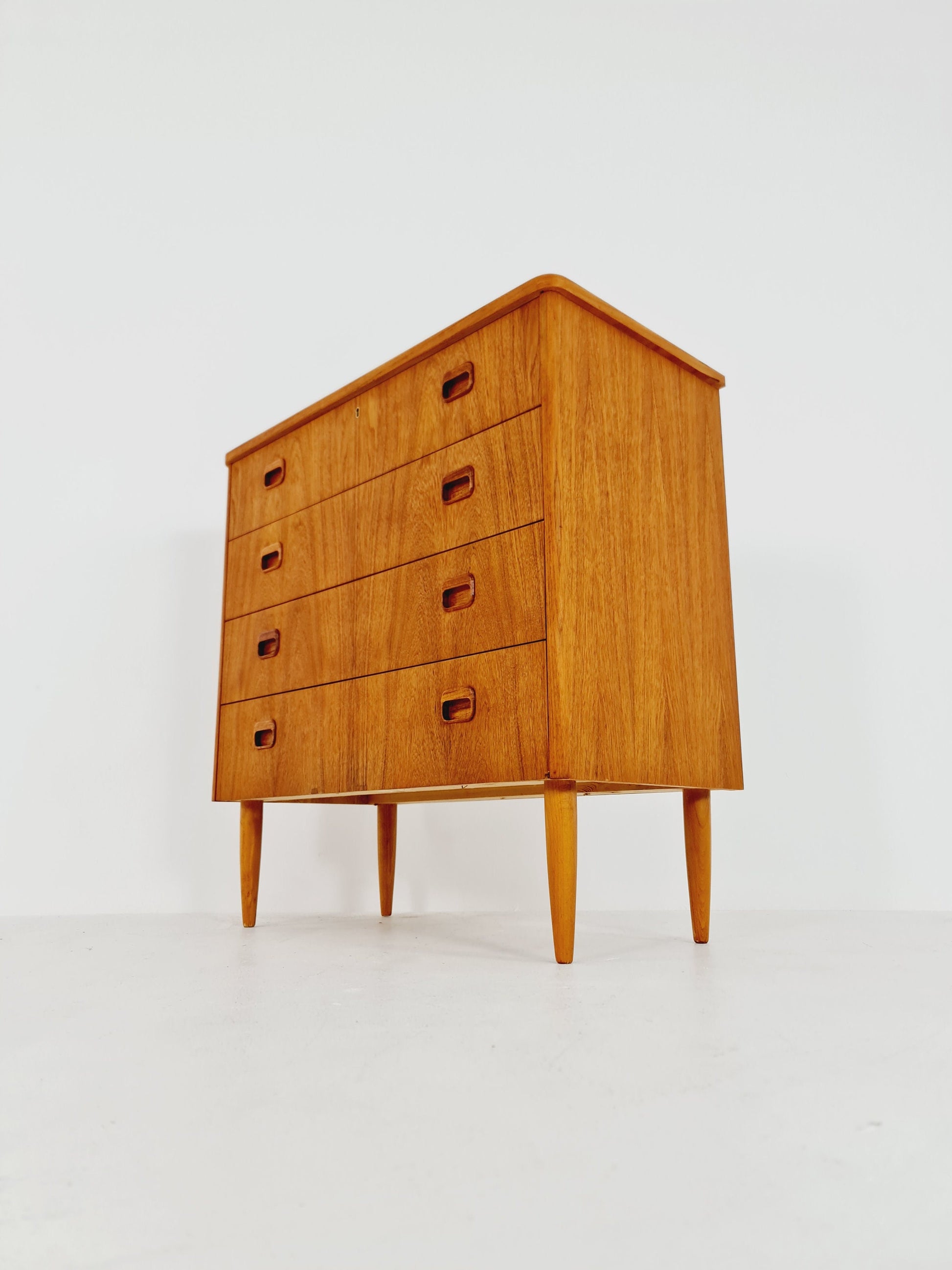 Midcentury danish design chest of drawers / drawer dresser /4 drawers cabinet, 1960s