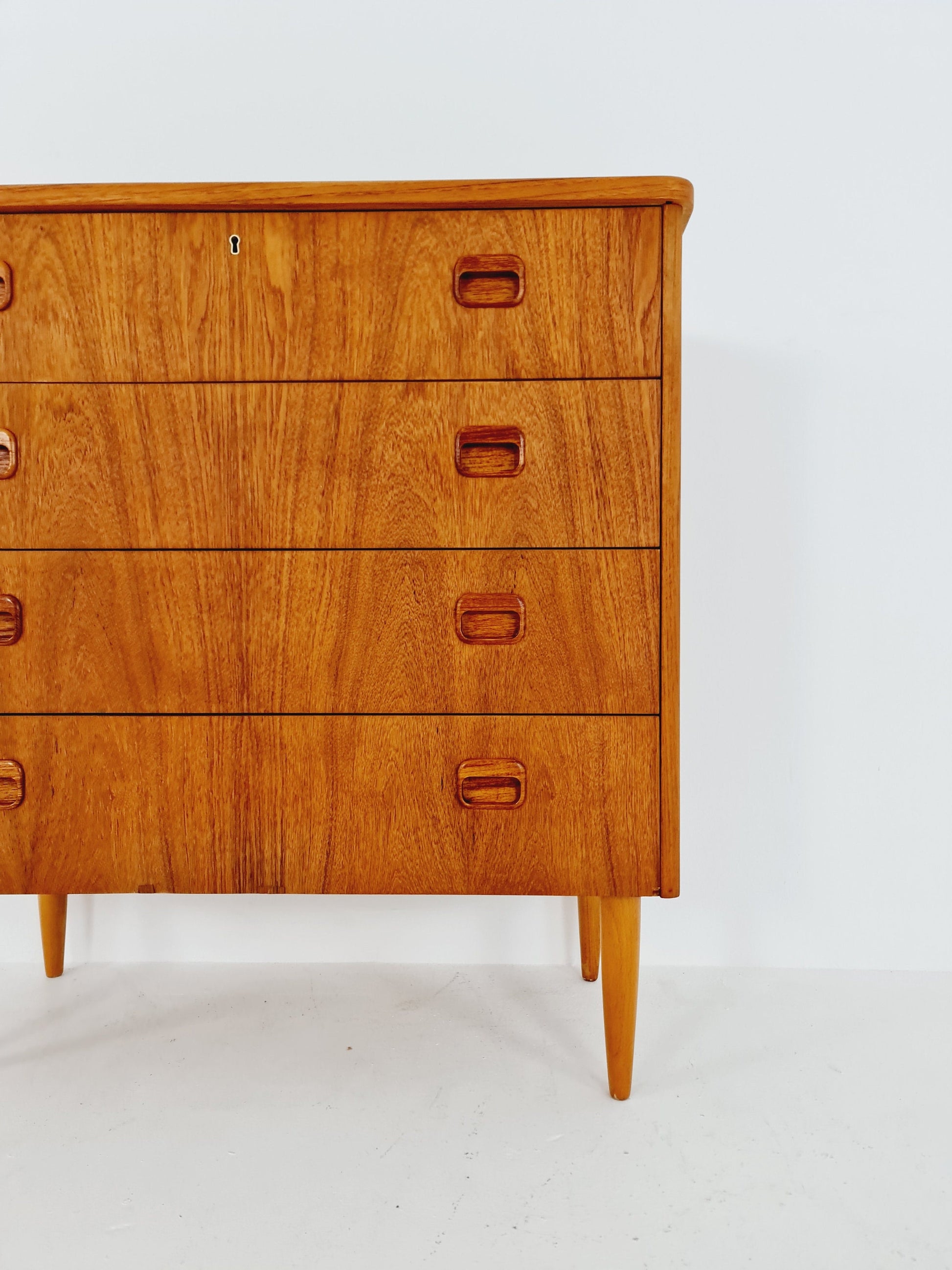 Midcentury danish design chest of drawers / drawer dresser /4 drawers cabinet, 1960s