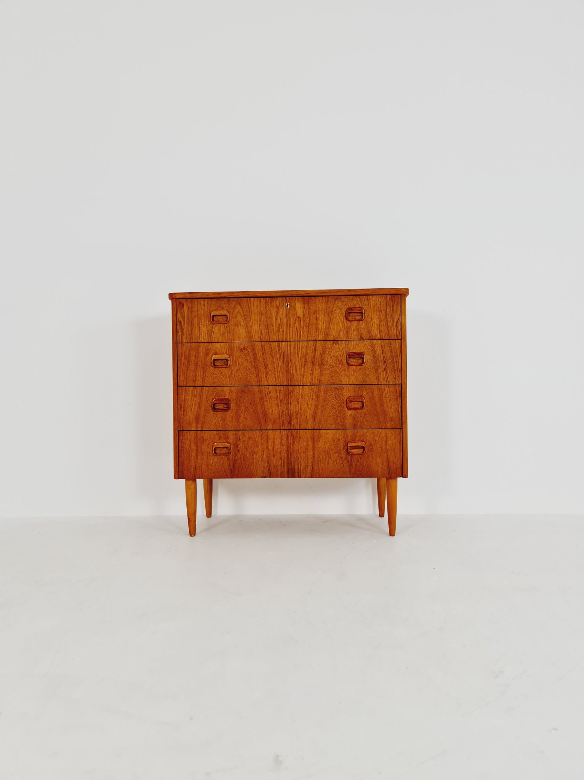 Midcentury danish design chest of drawers / drawer dresser /4 drawers cabinet, 1960s