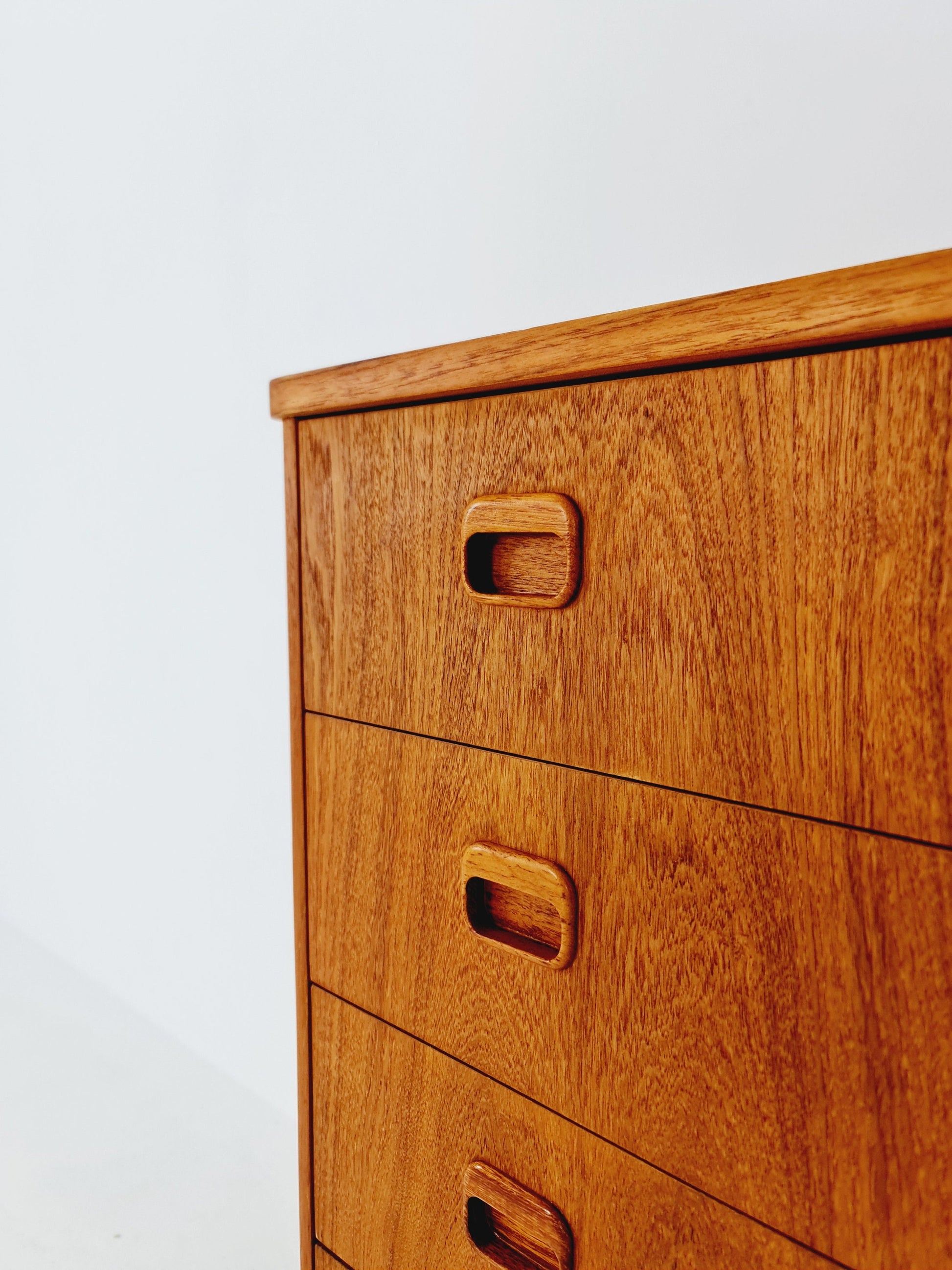 Midcentury danish design chest of drawers / drawer dresser /4 drawers cabinet, 1960s
