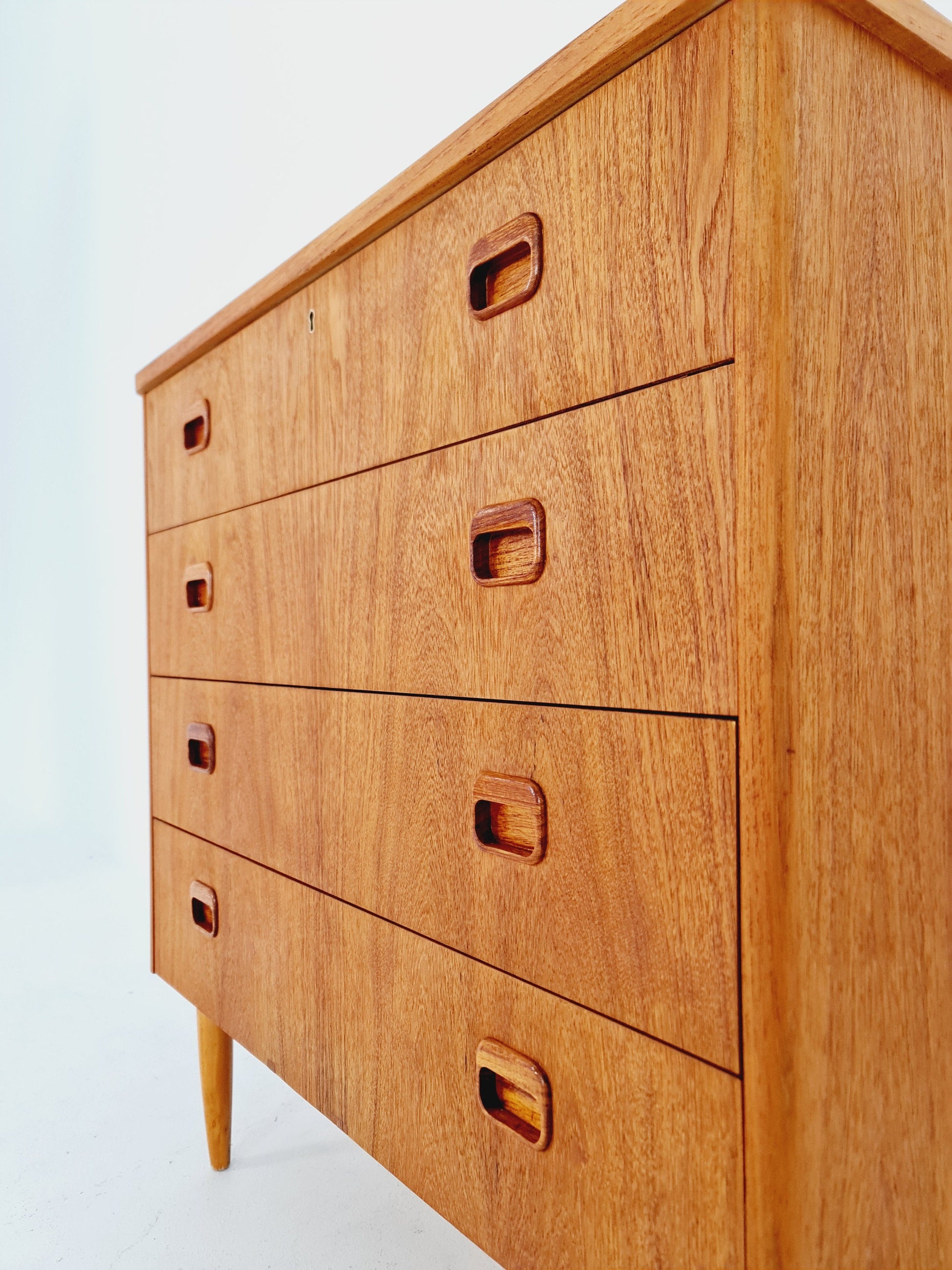 Midcentury danish design chest of drawers / drawer dresser /4 drawers cabinet, 1960s