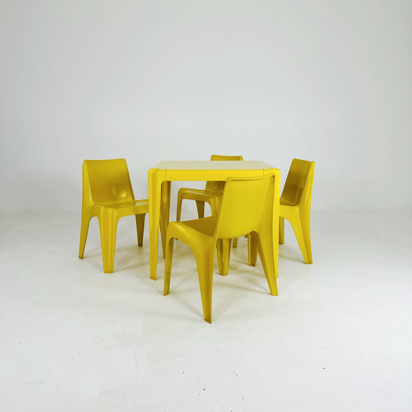 Yellow Set of 4 chairs & table Space age Bofinger BA1171 chair by Helmut Bätzner, 1970s