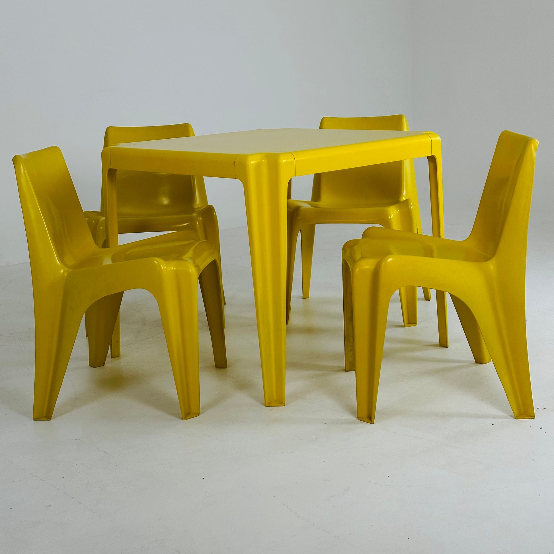 Yellow Set of 4 chairs & table Space age Bofinger BA1171 chair by Helmut Bätzner, 1970s