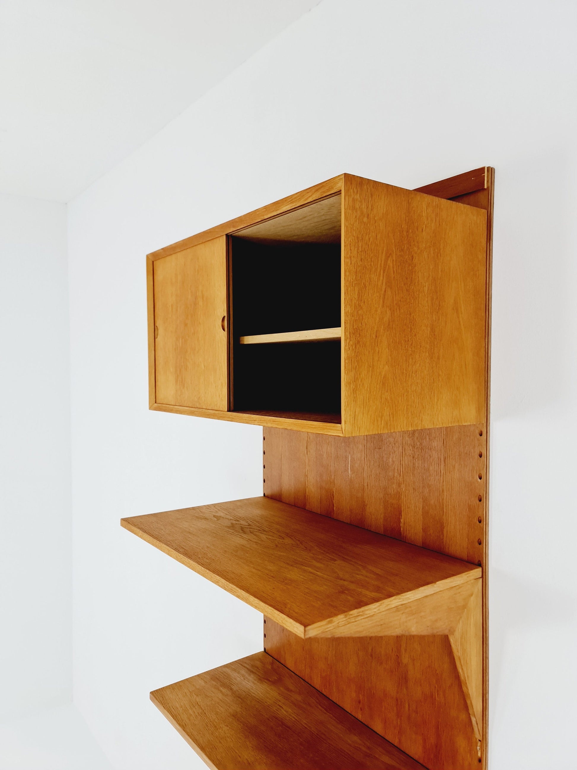 Midcentury Danish Oak Wall-Mounted Shelving Unit, by Poul Cadovius, 1960s