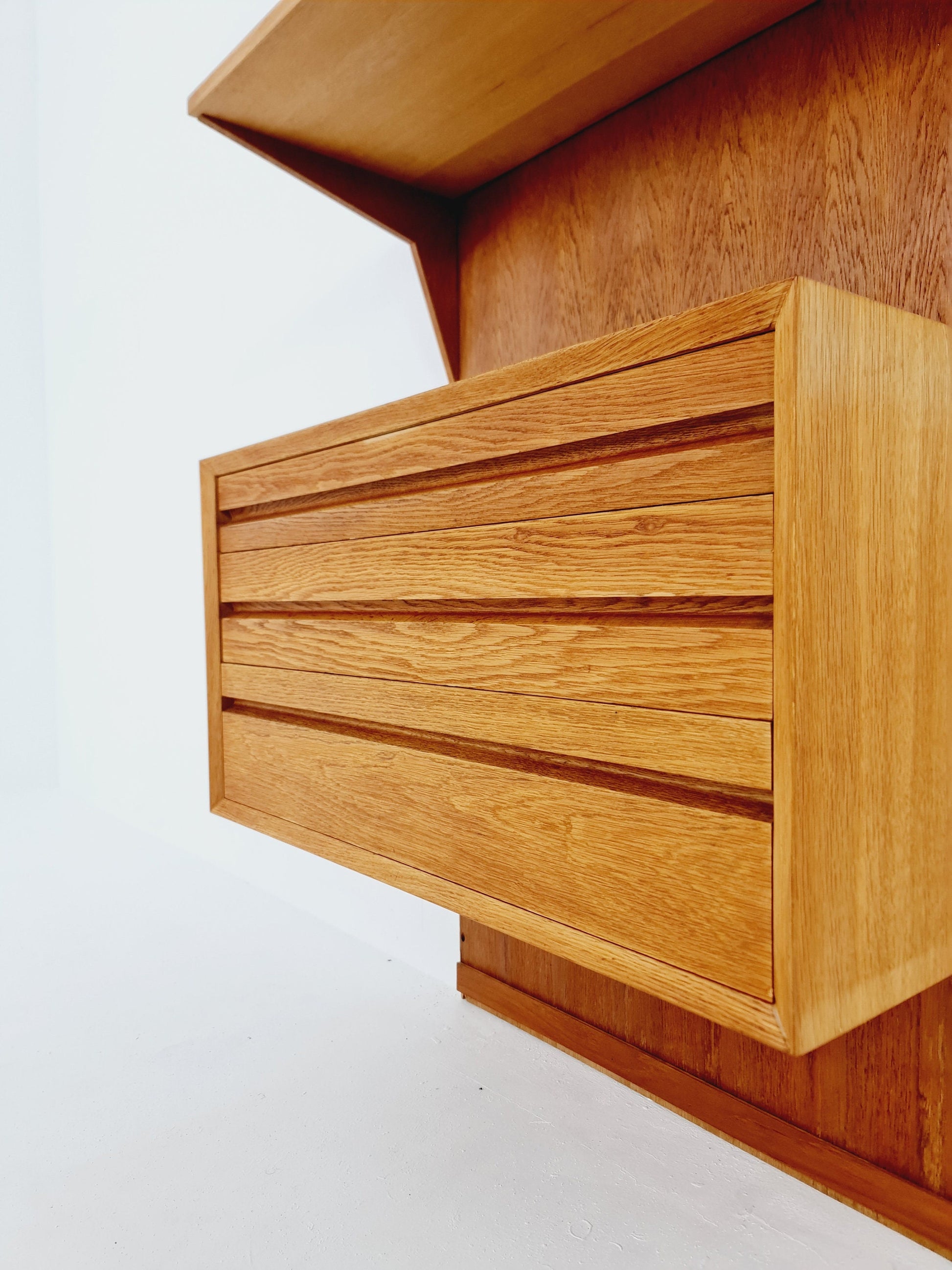 Midcentury Danish Oak Wall-Mounted Shelving Unit, by Poul Cadovius, 1960s