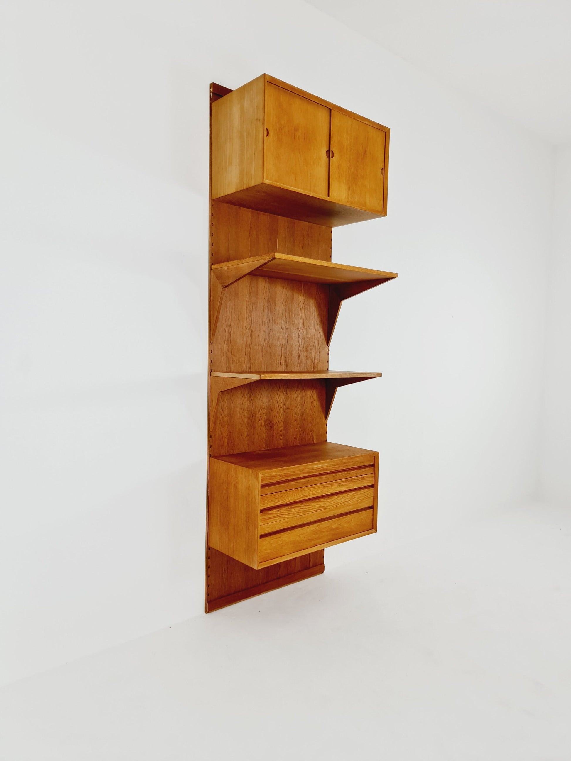 Midcentury Danish Oak Wall-Mounted Shelving Unit, by Poul Cadovius, 1960s