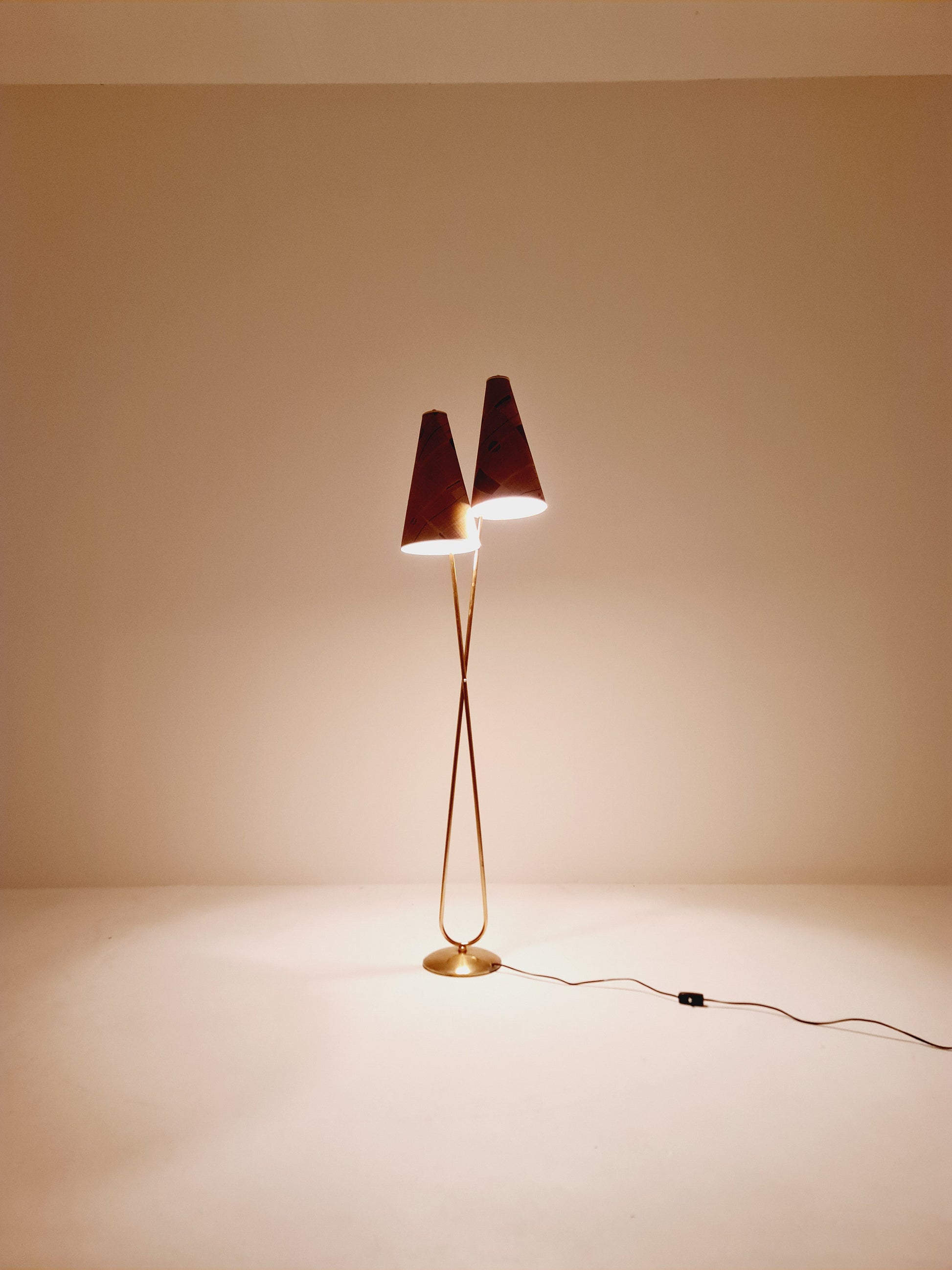 EXTREME RARE brass 1950s vintage floor lamp / bag lamp mcm