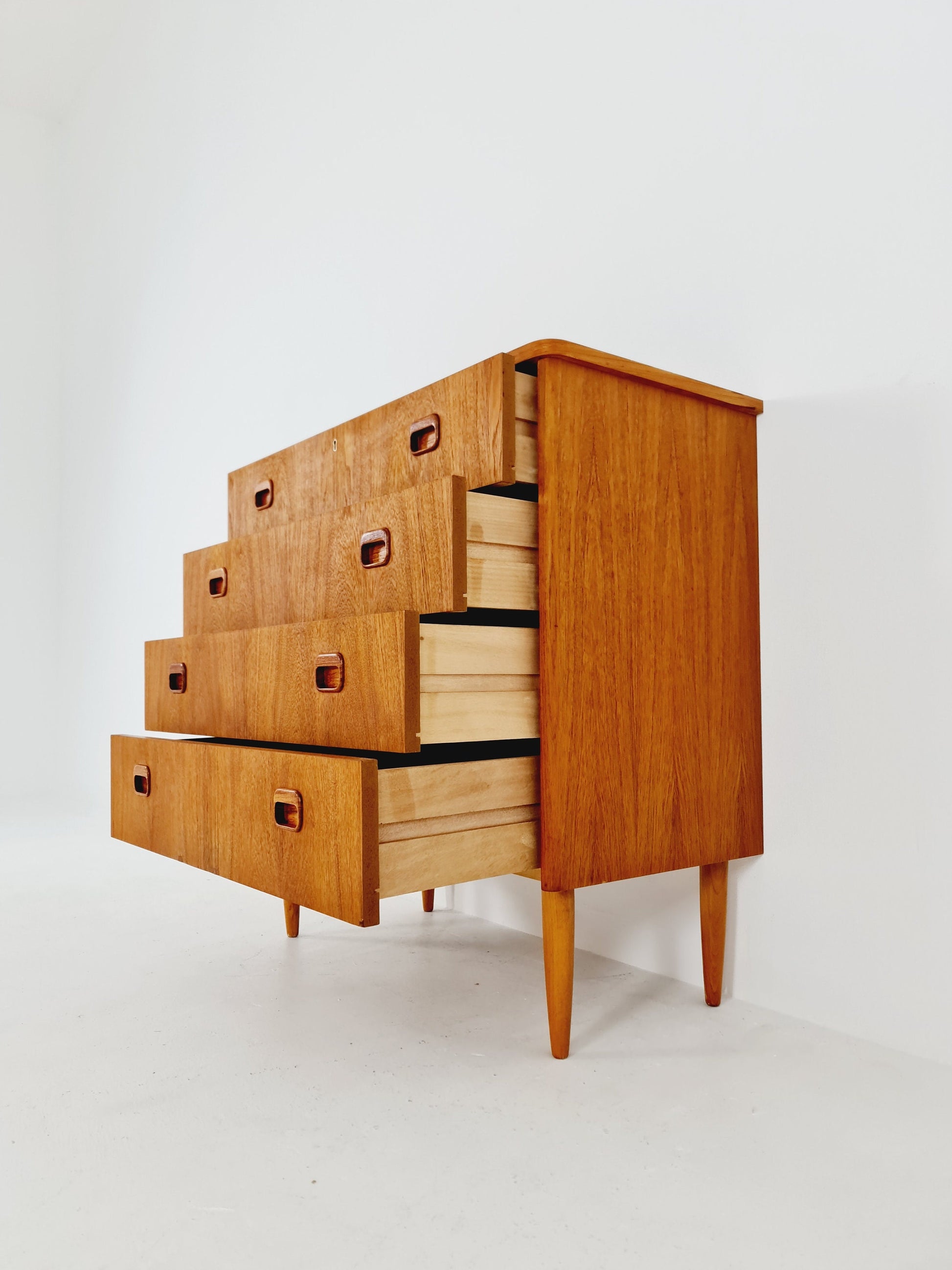 Midcentury danish design chest of drawers / drawer dresser /4 drawers cabinet, 1960s