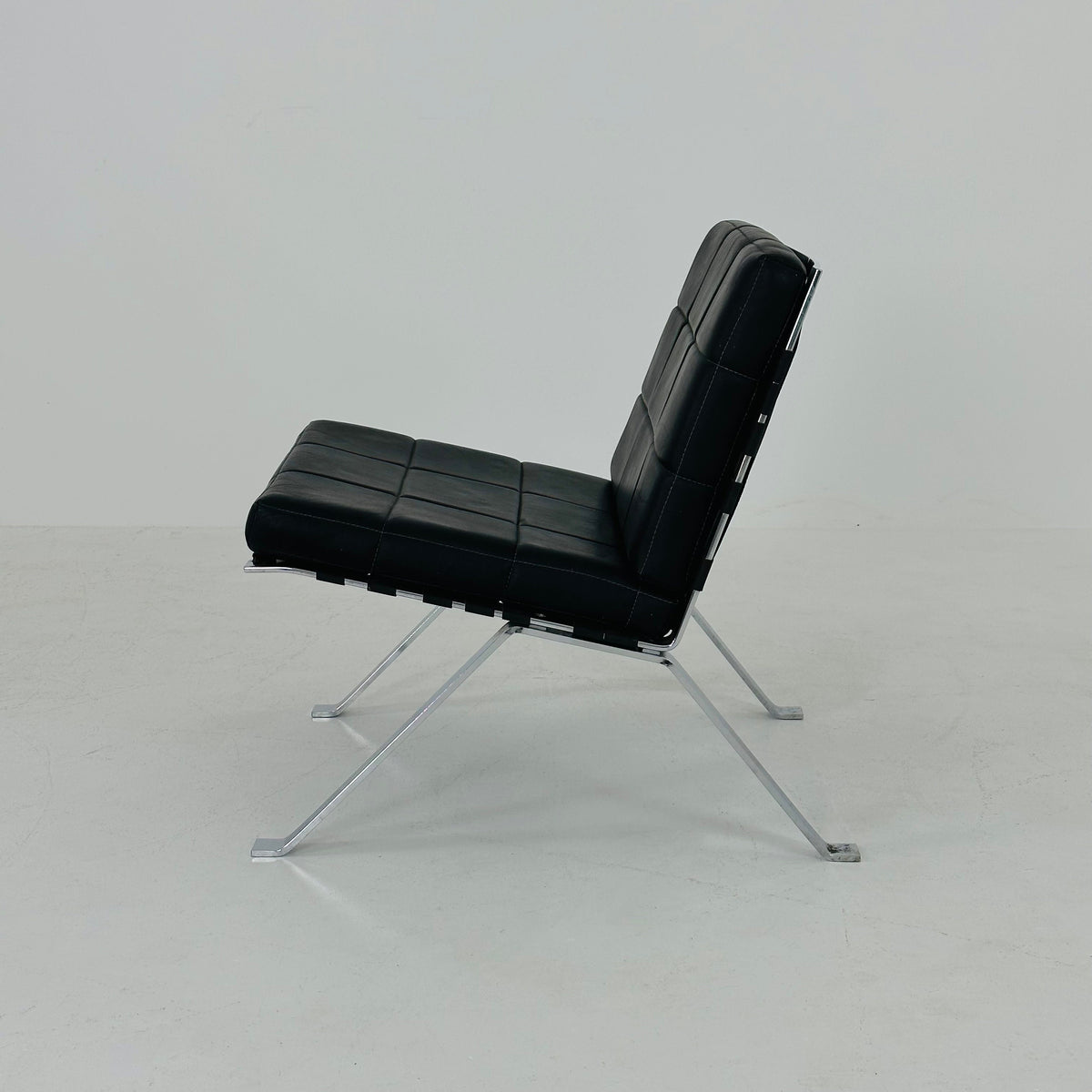 Mid century leather lounge Euro chair by Hans Eichenberger for Girsberger - 1960s Switzerland